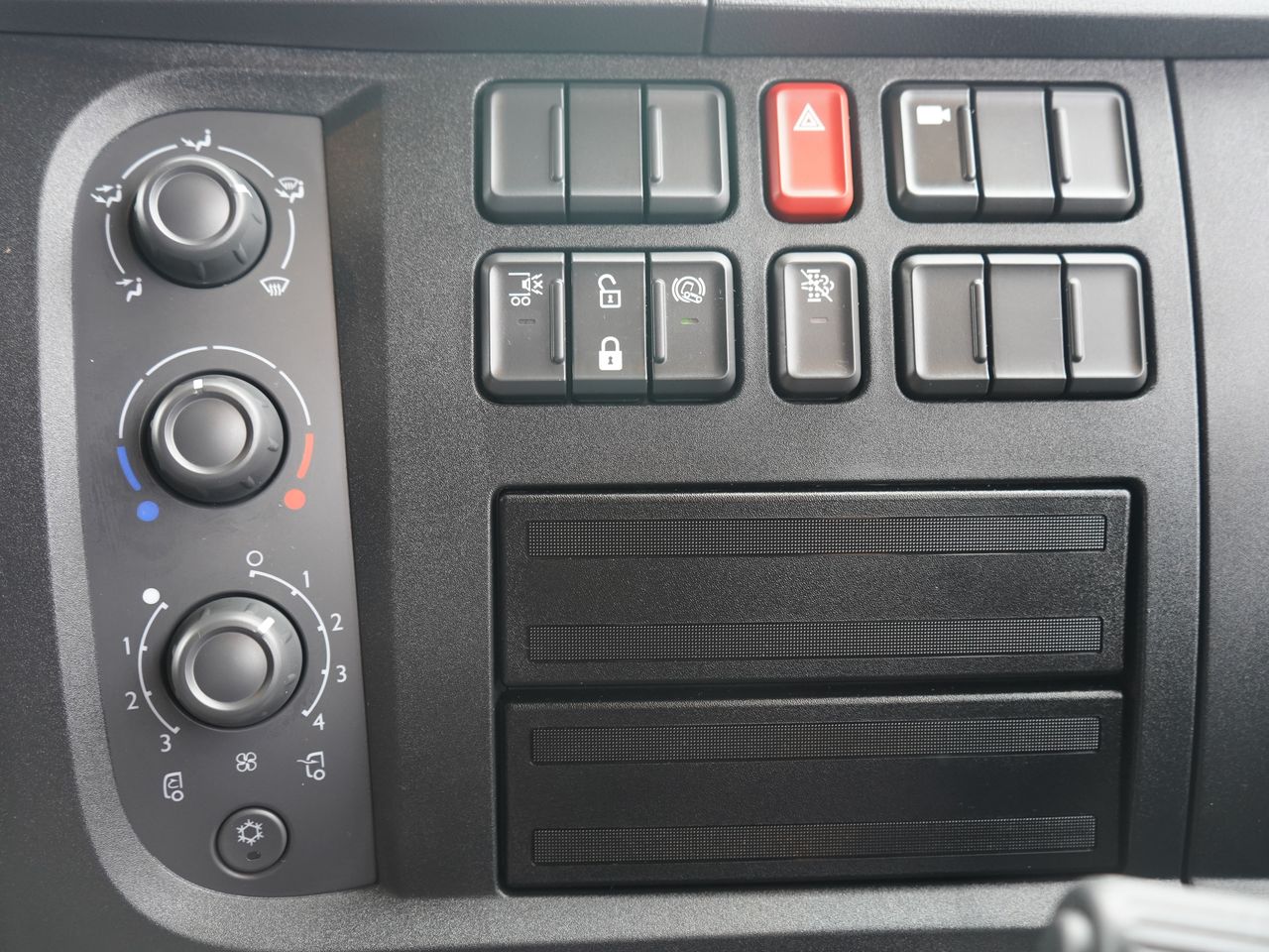 2024 DAF XB290 Curtainsider for sale at MV Commercial