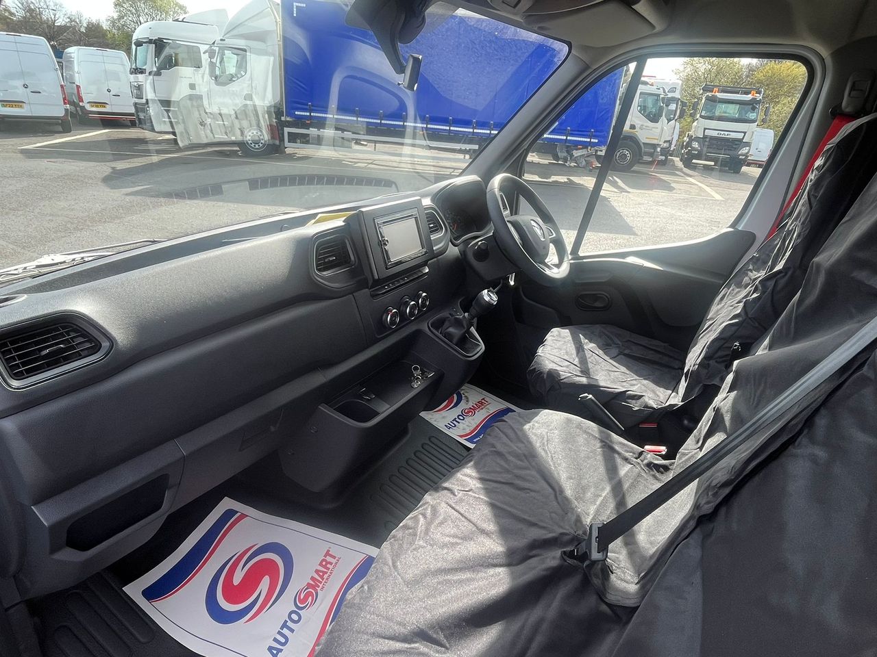 Ready to go Renault Master, Box, , Under 3.5 Tonne, Day Cab, 6-Speed Manual Gearbox, Drivers Seat & Twin Passenger Seats, Radio/USB, Sat Nav, Rear Barn Doors, , -, - | for sale at MV Commercial, the UKs leading Truck, Trailers and Van supplier. (PN22JWE 83094)