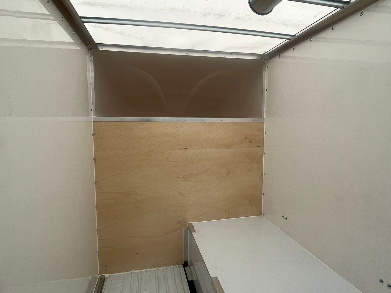 Ready to go Renault Master, Box, , Under 3.5 Tonne, Day Cab, 6-Speed Manual Gearbox, Drivers Seat & Twin Passenger Seats, Radio/USB, Sat Nav, Rear Barn Doors, , -, - | for sale at MV Commercial, the UKs leading Truck, Trailers and Van supplier. (PN22JWE 83096)