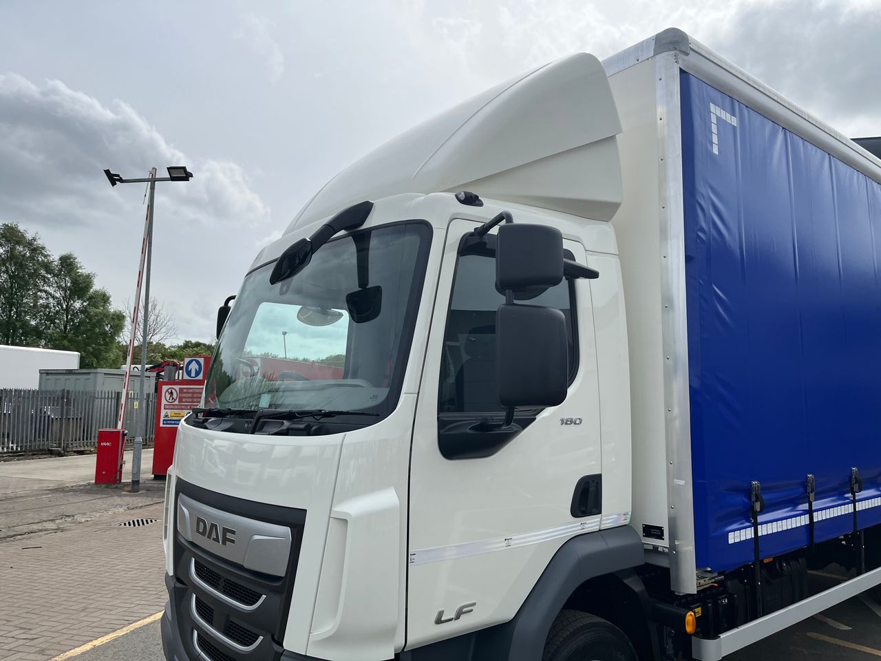 Ready to go DAF LF 180, Curtainsider, 180, 10 Tonne, Day Cab, Automatic, Cab Sunvisor , Dual Passenger Seat, Electric Mirrors, Electric Windows, Fog Lamp, , -, - | for sale at MV Commercial, the UKs leading Truck, Trailers and Van supplier. (SL22CLY 83953)
