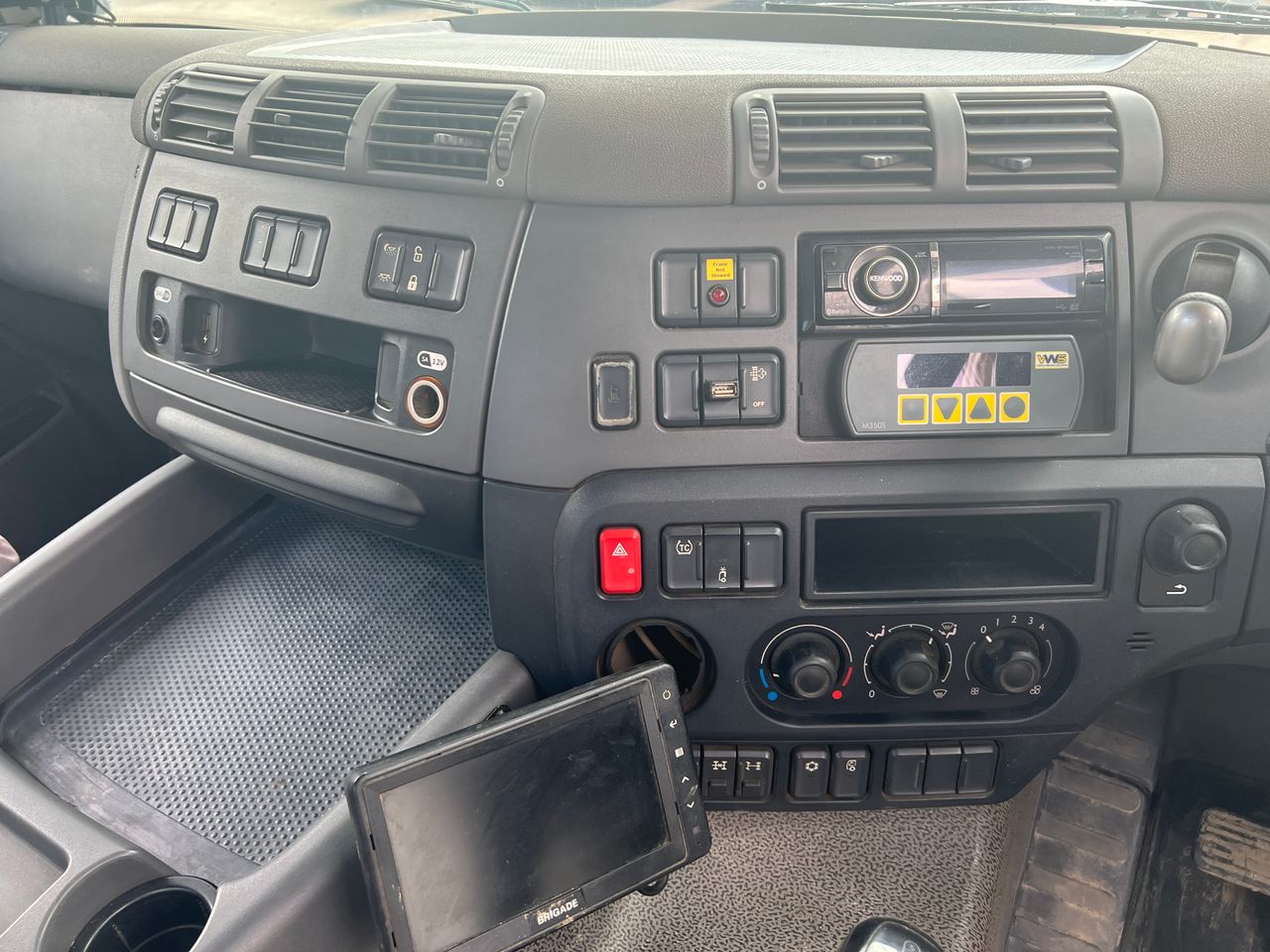 Ready to go DAF CF 440, Tipper Grab, 440, 32 Tonne, Day Cab, Manual, On Board Weighing System, Brigade Reversing Camera, Chrome Mirror Covers, Cab Sunvisor , Predator Ultimate Body, , Palfinger Epsilon, - | for sale at MV Commercial, the UKs leading Truck, Trailers and Van supplier. (AY17WCT 84791)