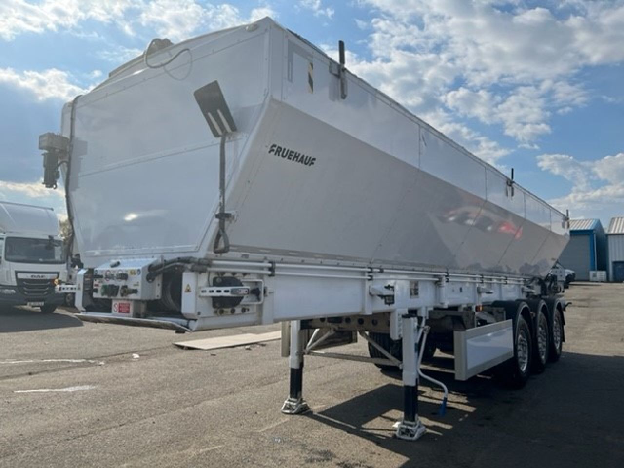 Ready to go Fruehauf Triaxle Tipping Trailer, Trailers, , 39t, , , Easy Sheet System, Remote Locking Tailgate, Alloy Wheels,  Saf Axles, , -, - | for sale at MV Commercial, the UKs leading Truck, Trailers and Van supplier. (C555123 86615)