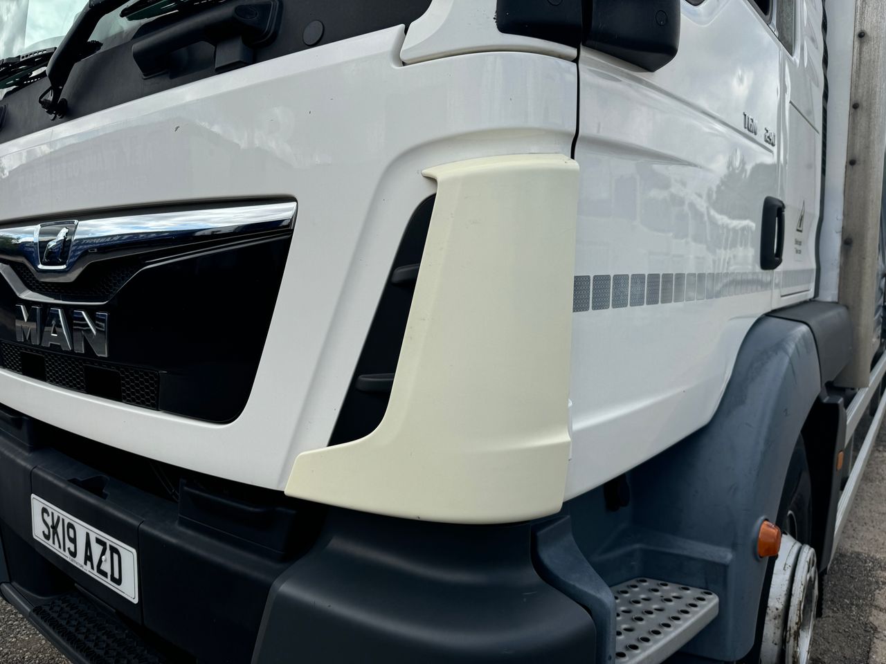 2019 MAN LF 18.290 Curtainsider for sale at MV Commercial