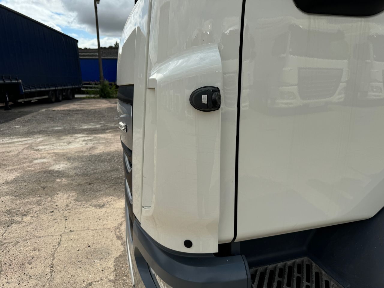 Ready to go DAF LF 290, Dropside, , 18 Tonne, Day Cab, Automatic, Hardwood Flooring, FORS - Gold Kit fitted, Strobe Lights, Storage Cage, Toolbox, , Palfinger, PK19.001 SLD B | for sale at MV Commercial, the UKs leading Truck, Trailers and Van supplier. (SN20XUT 898954)
