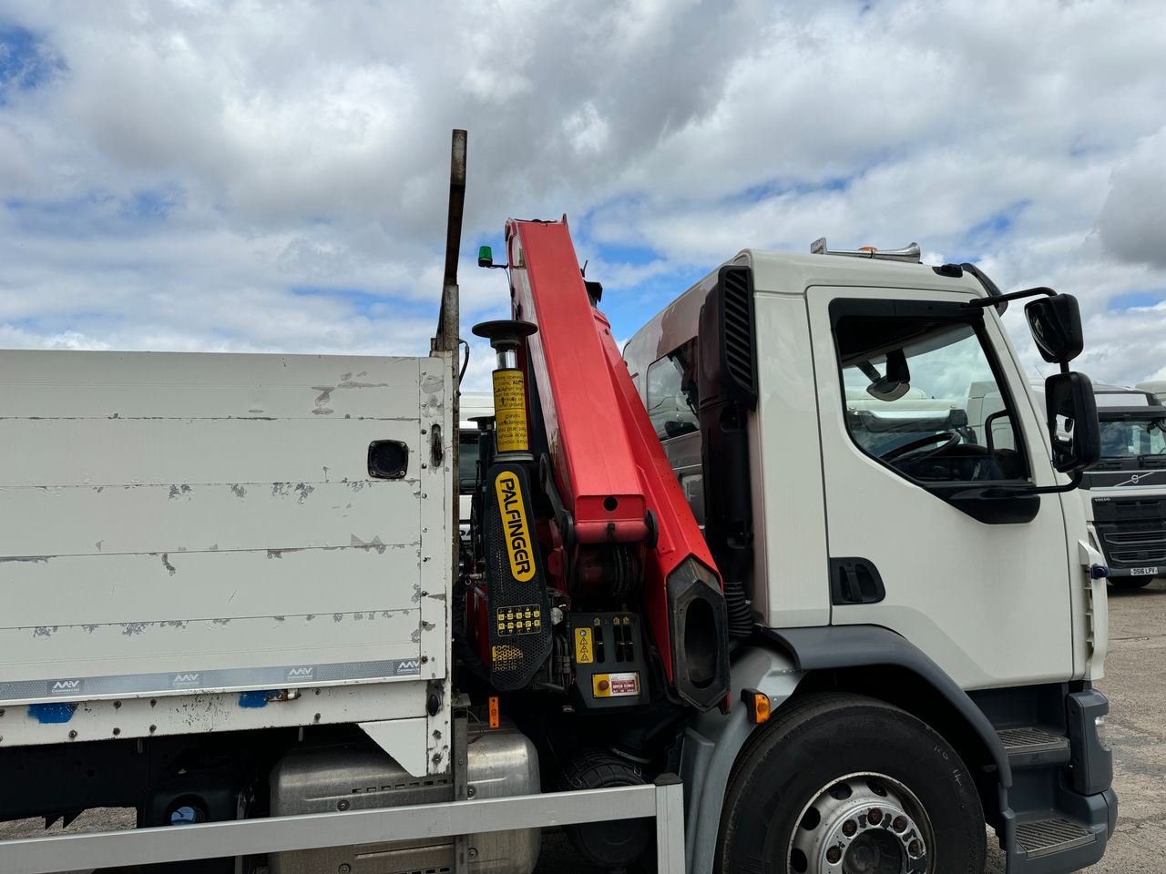 Ready to go DAF LF 290, Dropside, , 18 Tonne, Day Cab, Automatic, Hardwood Flooring, FORS - Gold Kit fitted, Strobe Lights, Storage Cage, Toolbox, , Palfinger, PK19.001 SLD B | for sale at MV Commercial, the UKs leading Truck, Trailers and Van supplier. (SN20XUT 898957)