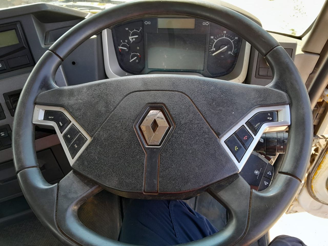 2015 Renault C430 Tipper for sale at MV Commercial