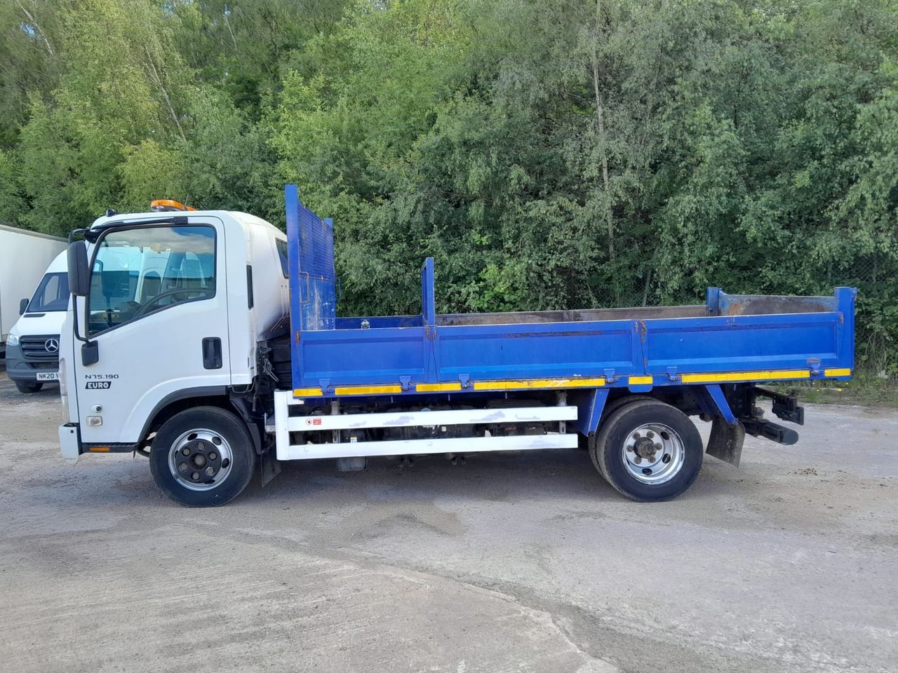 Ready to go Isuzu N75.190, Tipper, 190, 7.5 Tonne, Day Cab, Automatic, Steel Tipping Body, Beacons, Chute Rack and Three Chutes, Insulated Tipping Body, Towball and Eye for Towing, , -, - | for sale at MV Commercial, the UKs leading Truck, Trailers and Van supplier. (LM70WEJ 899684)