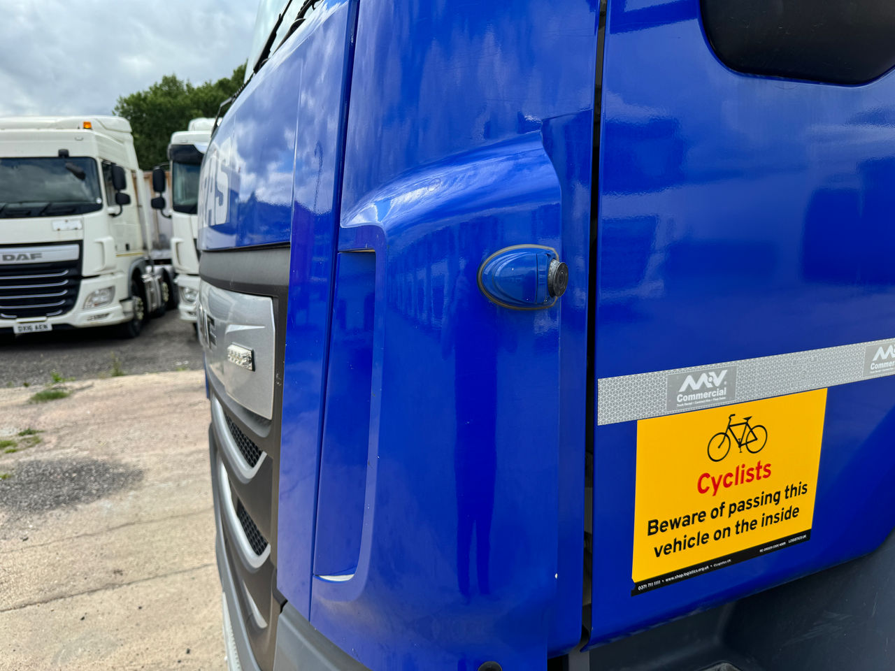 Ready to go DAF LF 290, Dropside, 290, 18 Tonne, Day Cab, Automatic, Hardwood Flooring, 3 Seats in Cab, Rear Window in Cab, FORS - Gold Kit fitted, Air Horn, , Palfinger, PK19.001 SLD B | for sale at MV Commercial, the UKs leading Truck, Trailers and Van supplier. (SN20XUD 916393)