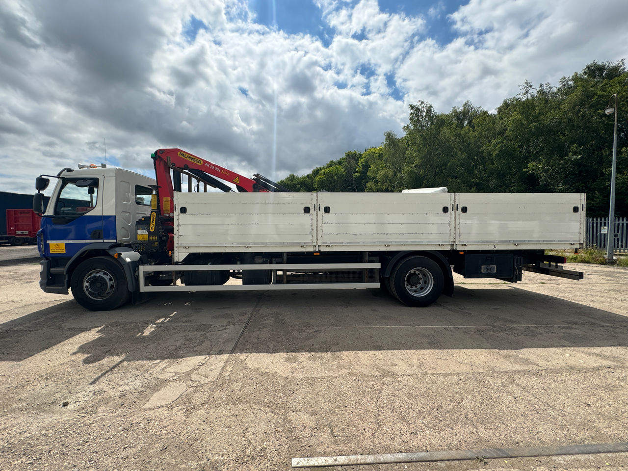 Ready to go DAF LF 290, Dropside, 290, 18 Tonne, Day Cab, Automatic, Hardwood Flooring, 3 Seats in Cab, Rear Window in Cab, FORS - Gold Kit fitted, Air Horn, , Palfinger, PK19.001 SLD B | for sale at MV Commercial, the UKs leading Truck, Trailers and Van supplier. (SN20XUD 916397)