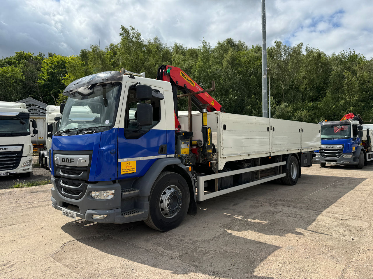 Ready to go DAF LF 290, Dropside, 290, 18 Tonne, Day Cab, Automatic, Hardwood Flooring, 3 Seats in Cab, Rear Window in Cab, FORS - Gold Kit fitted, Air Horn, , Palfinger, PK19.001 SLD B | for sale at MV Commercial, the UKs leading Truck, Trailers and Van supplier. (SN20XUD 916401)