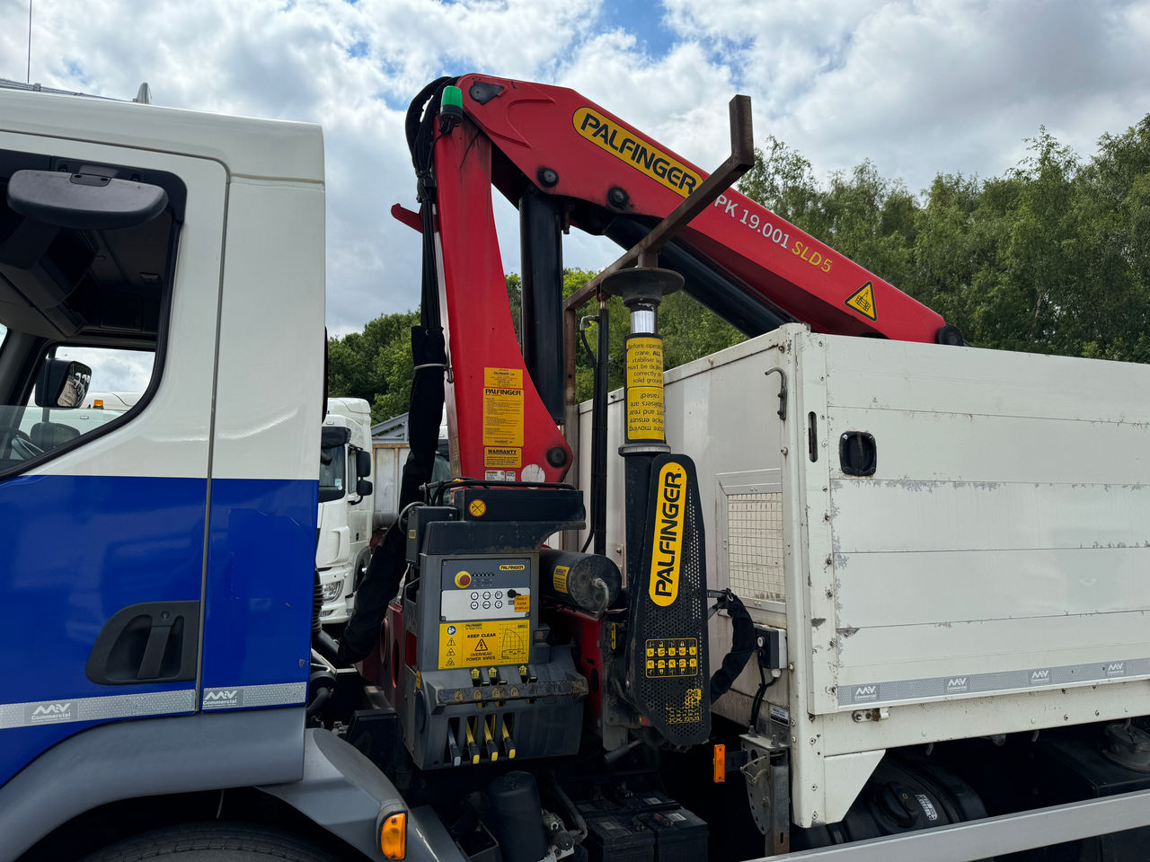 Ready to go DAF LF 290, Dropside, 290, 18 Tonne, Day Cab, Automatic, Hardwood Flooring, 3 Seats in Cab, Rear Window in Cab, FORS - Gold Kit fitted, Air Horn, , Palfinger, PK19.001 SLD B | for sale at MV Commercial, the UKs leading Truck, Trailers and Van supplier. (SN20XUD 916412)