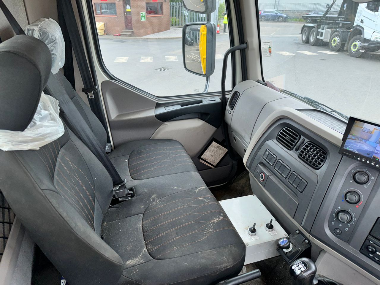 Ready to go DAF LF 290, Hot Box, 290, 18 Tonne, Day Cab, Manual, Beacons, Cab Sunvisor , Front Strobes, Hot Box Control Panel on Rear of Body , 3 Seats in Cab, , Marvtech, Tipping Hot Box | for sale at MV Commercial, the UKs leading Truck, Trailers and Van supplier. (SL22CNK 919035)