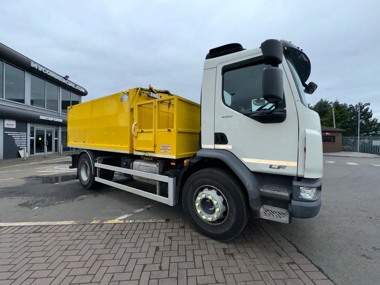 Ready to go DAF LF 290, Hot Box, 290, 18 Tonne, Day Cab, Manual, Beacons, Cab Sunvisor , Front Strobes, Hot Box Control Panel on Rear of Body , 3 Seats in Cab, , Marvtech, Tipping Hot Box | for sale at MV Commercial, the UKs leading Truck, Trailers and Van supplier. (SL22CNK 919041)