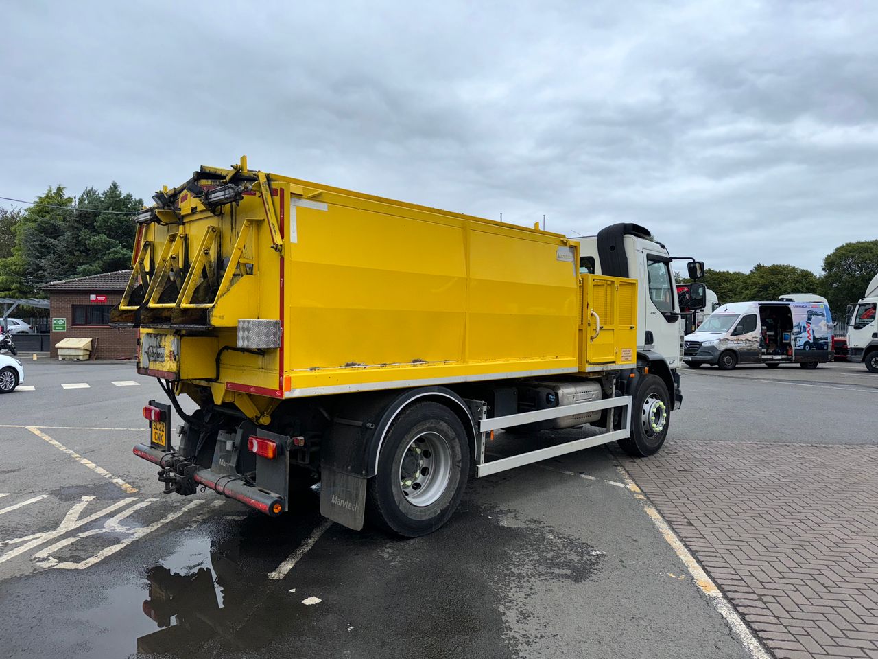 Ready to go DAF LF 290, Hot Box, 290, 18 Tonne, Day Cab, Manual, Beacons, Cab Sunvisor , Front Strobes, Hot Box Control Panel on Rear of Body , 3 Seats in Cab, , Marvtech, Tipping Hot Box | for sale at MV Commercial, the UKs leading Truck, Trailers and Van supplier. (SL22CNK 919043)
