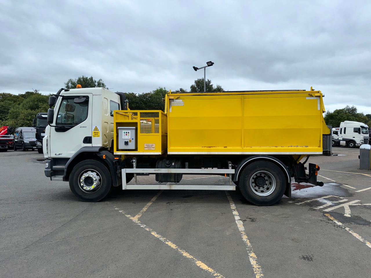 Ready to go DAF LF 290, Hot Box, 290, 18 Tonne, Day Cab, Manual, Beacons, Cab Sunvisor , Front Strobes, Hot Box Control Panel on Rear of Body , 3 Seats in Cab, , Marvtech, Tipping Hot Box | for sale at MV Commercial, the UKs leading Truck, Trailers and Van supplier. (SL22CNK 919047)