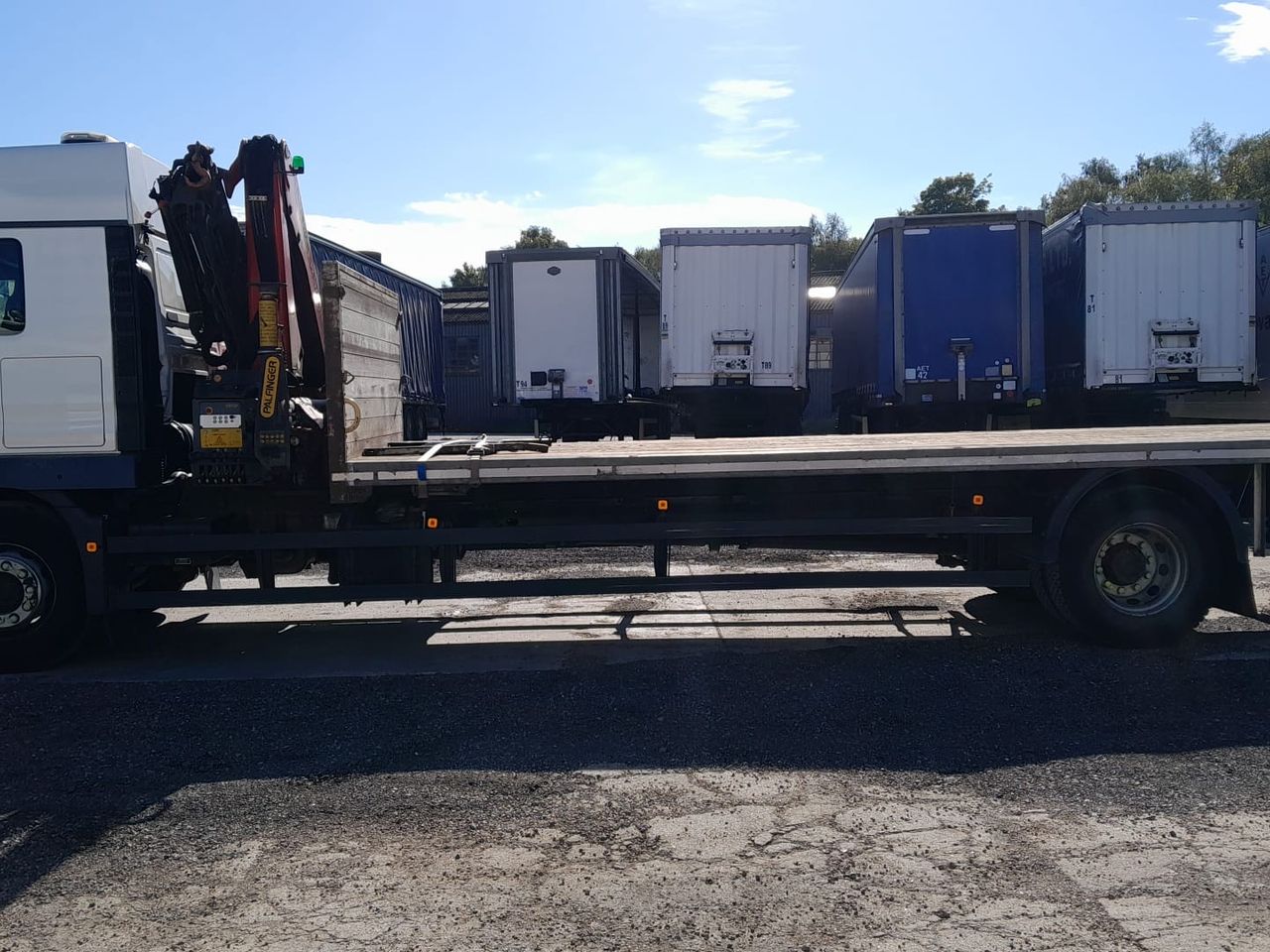 Ready to go MAN TGM 18.290, Flatbed, 290, 18 Tonne, LX Cab, ZF 12-Speed TipMatic Automatic, Air Conditioning, Reading Light, Electric Windows, In-Cab Storage, 2 Spot Lights On Cab Roof, , Palfinger, PK 19001 SLD 5 B | for sale at MV Commercial, the UKs leading Truck, Trailers and Van supplier. (SN20YDF 926390)