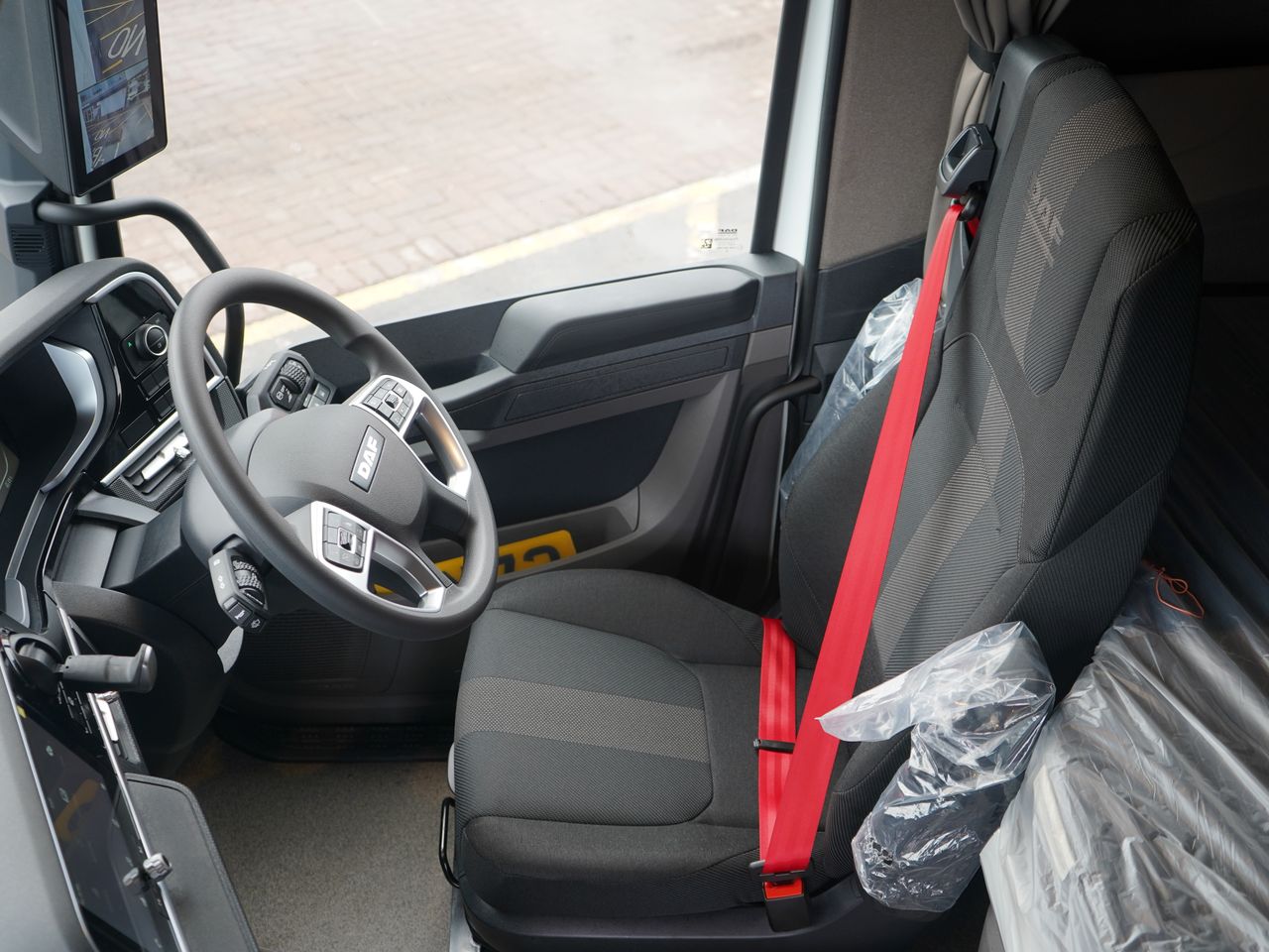 Ready to go DAF FTG XF480, Tractor Unit, 480, 44 Tonne, Sleeper Cab, Automatic, AdBlue Tank - 80l , Adjustable air management kit with cab side deflectors, Air Conditioning, Anderson Connection, ASR (Anti-Slip Control), , -, - | for sale at MV Commercial, the UKs leading Truck, Trailers and Van supplier. (SN72YRZ 92832)