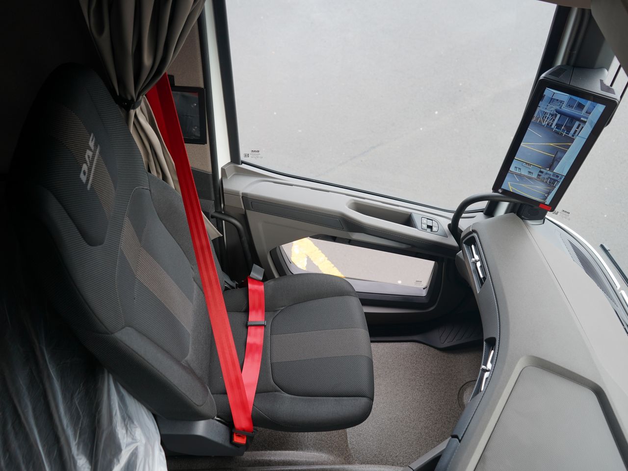 Ready to go DAF XF 480, Tractor Unit, 480, 44 Tonne, XF, Automatic, AdBlue Tank - 80l , Adjustable air management kit with cab side deflectors, Air Conditioning, Anderson Connection, ASR (Anti-Slip Control), , -, - | for sale at MV Commercial, the UKs leading Truck, Trailers and Van supplier. (SL23HRM 92883)