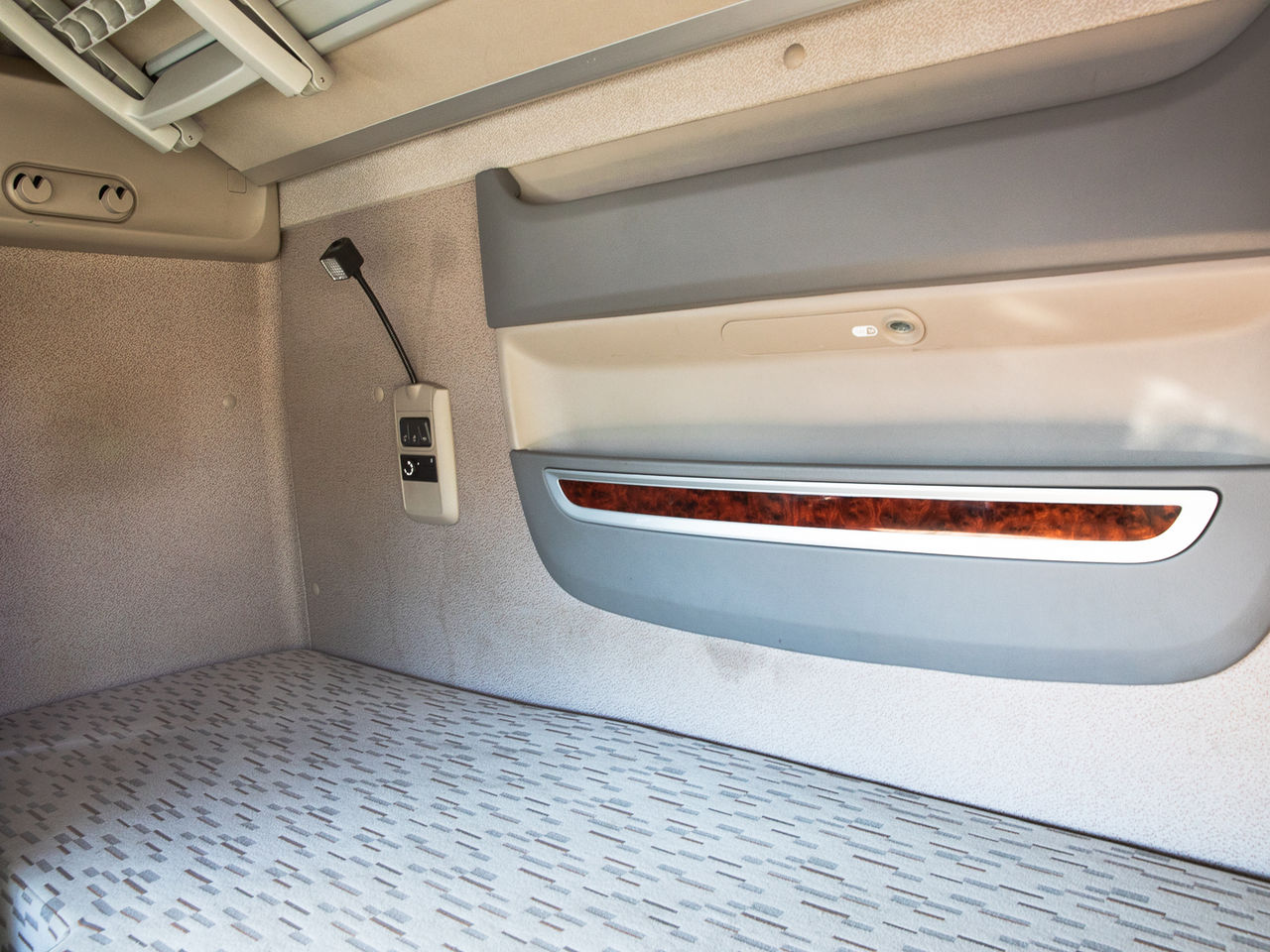 2016 DAF XF 510 Tractor Unit for sale at MV Commercial