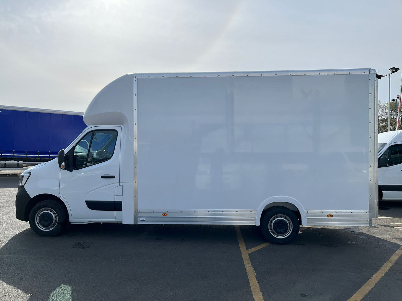 Ready to go Renault Master, Box, , Under 3.5 Tonne, Day Cab, 6-Speed Manual Gearbox, Drivers Seat & Twin Passenger Seats, Radio/USB, Sat Nav, Rear Barn Doors, , -, - | for sale at MV Commercial, the UKs leading Truck, Trailers and Van supplier. (PN22JWE 961796)