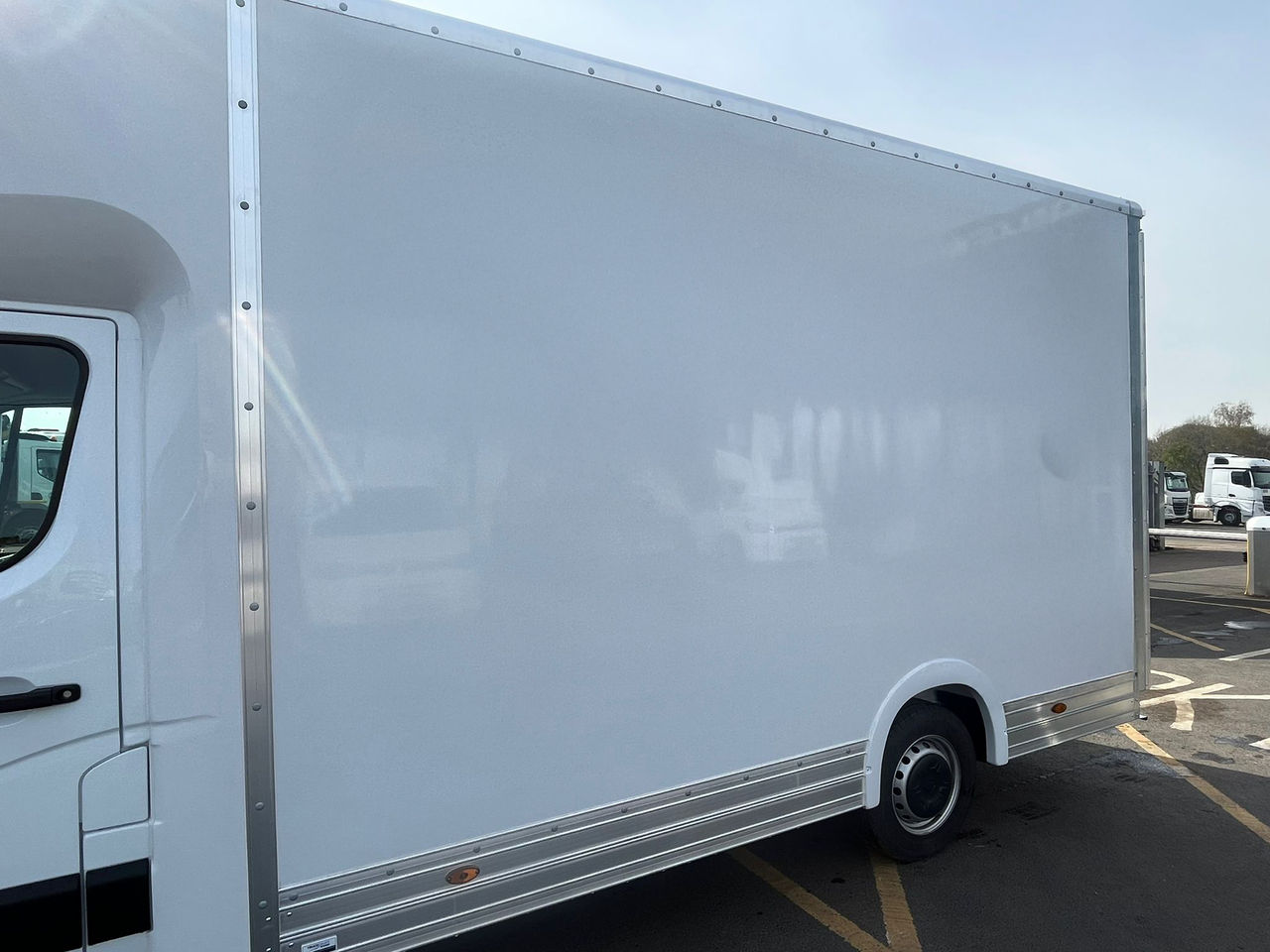 Ready to go Renault Master, Box, , Under 3.5 Tonne, Day Cab, 6-Speed Manual Gearbox, Drivers Seat & Twin Passenger Seats, Radio/USB, Sat Nav, Rear Barn Doors, , -, - | for sale at MV Commercial, the UKs leading Truck, Trailers and Van supplier. (PN22JWE 961801)
