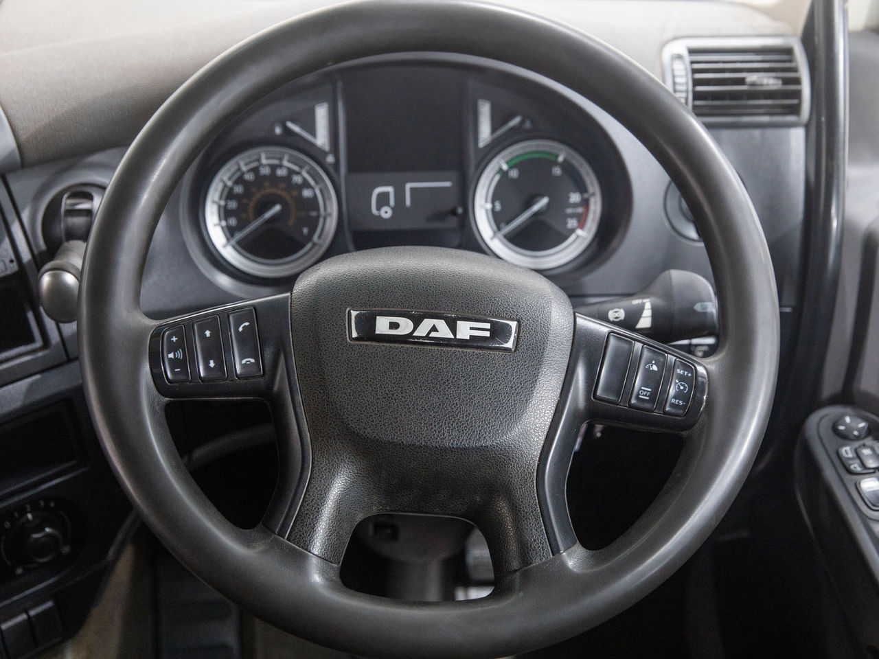 2016 DAF CF 460 Hydraulic Beavertail for sale at MV Commercial