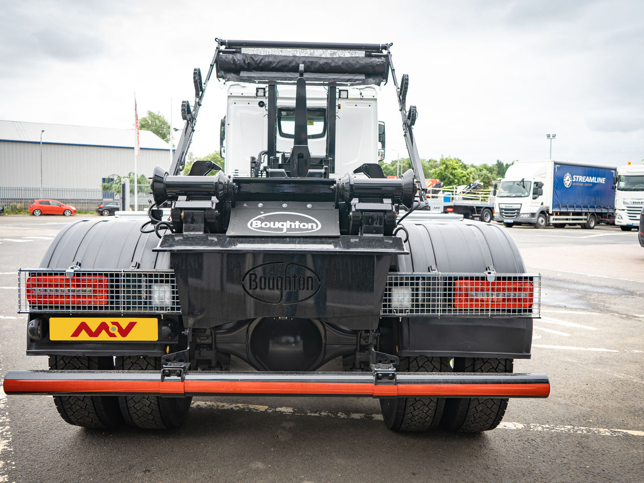 Ready to go DAF FAD XD450 Construction, Hook Loader, 450, 32 Tonne, Day Cab, Automatic, Accessory power supply on the dashboard: 2x 12V/5A and three USB-A connections and additionally 2x 24V/40A (application connector A144) to the roof console., Adaptive Cruise Control, Armrest - Driver Seat Only, Cab Sunvisor , Camera at the rear of the vehicle for rear view. Camera images will be shown on the additional display in the dashboard wing belonging to the OAF Infotainment System: Luxury, Luxury Plus or Exclusive., , Boughton, Serie 9800 E | for sale at MV Commercial, the UKs leading Truck, Trailers and Van supplier. (SN74XWD 967944)