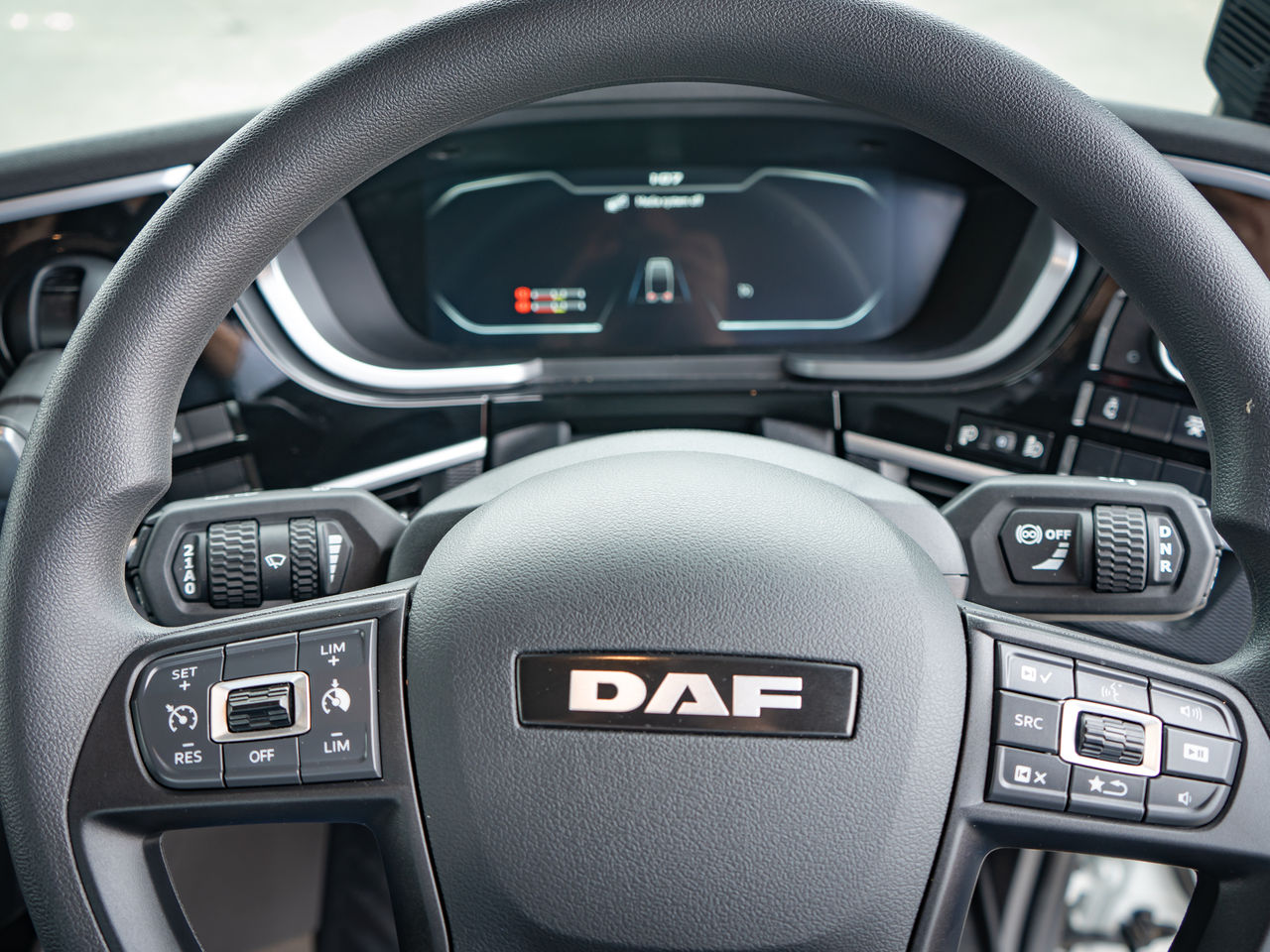 Ready to go DAF FAD XD450 Construction, Hook Loader, 450, 32 Tonne, Day Cab, Automatic, Accessory power supply on the dashboard: 2x 12V/5A and three USB-A connections and additionally 2x 24V/40A (application connector A144) to the roof console., Adaptive Cruise Control, Armrest - Driver Seat Only, Cab Sunvisor , Camera at the rear of the vehicle for rear view. Camera images will be shown on the additional display in the dashboard wing belonging to the OAF Infotainment System: Luxury, Luxury Plus or Exclusive., , Boughton, Serie 9800 E | for sale at MV Commercial, the UKs leading Truck, Trailers and Van supplier. (SN74XWD 967960)