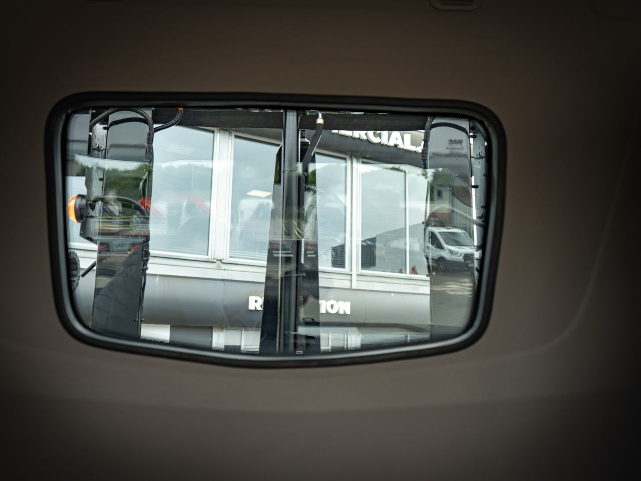 Ready to go DAF FAD XD450 Construction, Hook Loader, 450, 32 Tonne, Day Cab, Automatic, Accessory power supply on the dashboard: 2x 12V/5A and three USB-A connections and additionally 2x 24V/40A (application connector A144) to the roof console., Adaptive Cruise Control, Armrest - Driver Seat Only, Cab Sunvisor , Camera at the rear of the vehicle for rear view. Camera images will be shown on the additional display in the dashboard wing belonging to the OAF Infotainment System: Luxury, Luxury Plus or Exclusive., , Boughton, Serie 9800 E | for sale at MV Commercial, the UKs leading Truck, Trailers and Van supplier. (SN74XWD 967961)