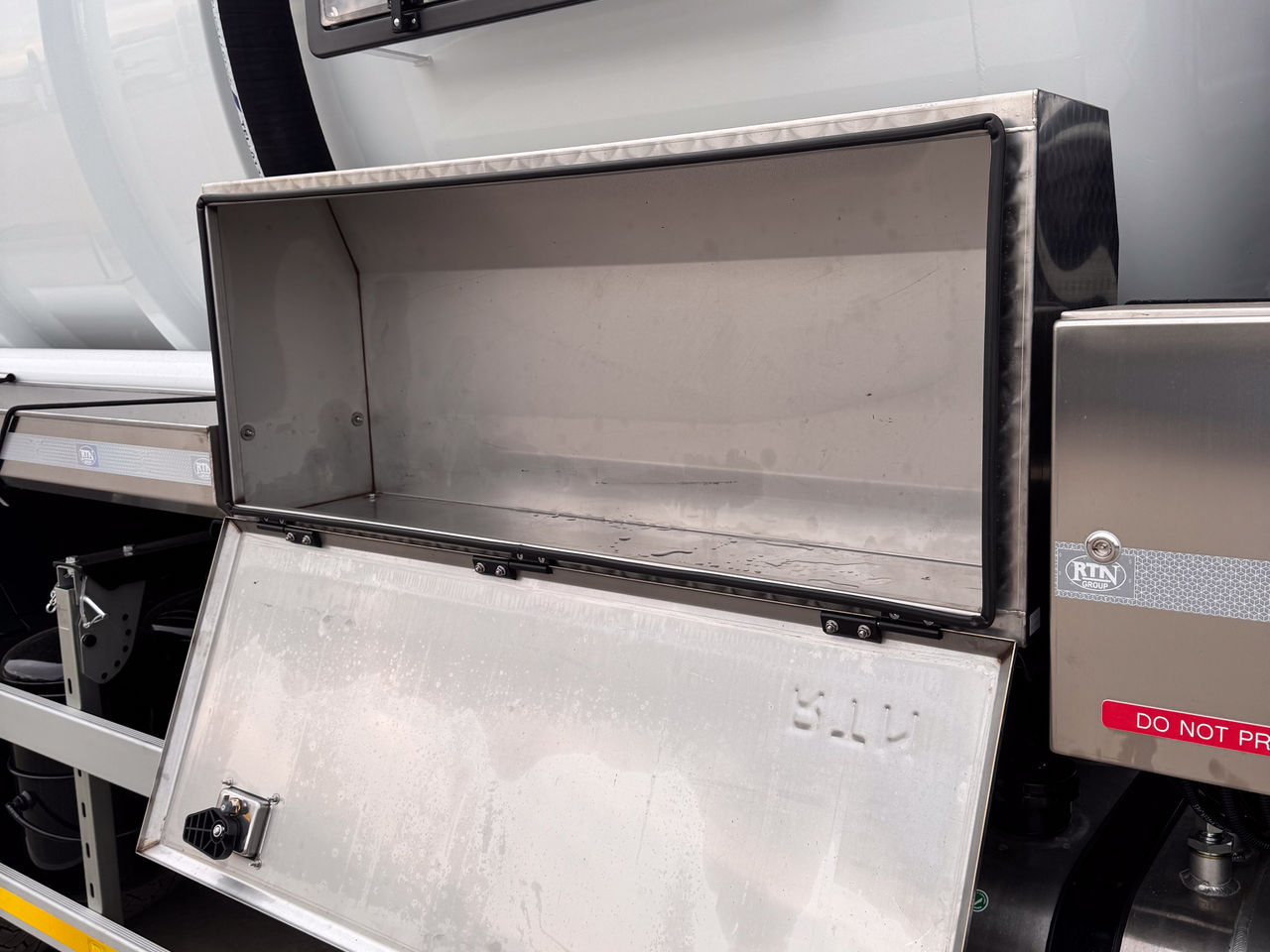  DAF XD 450 Jet-Vac Combination Unit for sale at MV Commercial