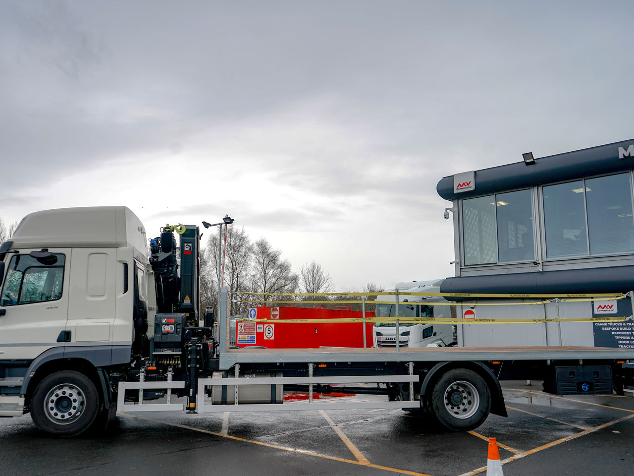 Ready to go DAF CF 320, Flatbed, 320, 18 Tonne, Space Cab, Automatic, 28mm Keruing Hardwood Floor, Air Conditioning, Cab Heater, Cab Sunvisor , Crane Remote Battery and Spare Battery Charger, , HIAB, 188 B-3 | for sale at MV Commercial, the UKs leading Truck, Trailers and Van supplier. (SN73YFF 96994)