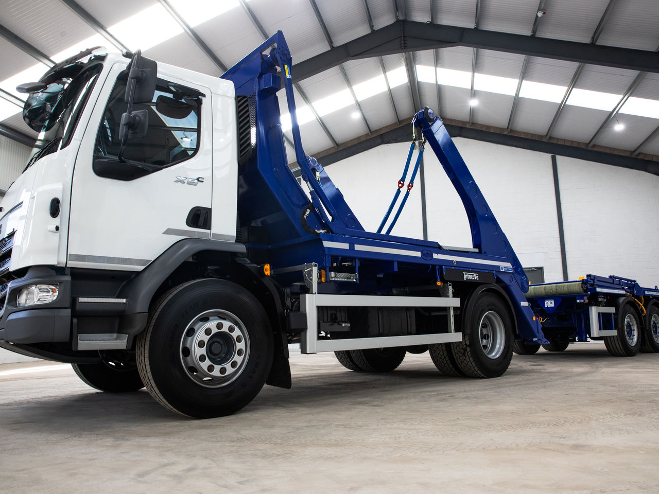 Ready to go DAF XBC310, Skip Loader, 310, 18 Tonne, Day Cab, Manual, Radio Remote, Cab Sunvisor , Sheeting System, Reversing Camera, Multi Function Steering Wheel, , Boughton, - | for sale at MV Commercial, the UKs leading Truck, Trailers and Van supplier. (M23NFS 970654)