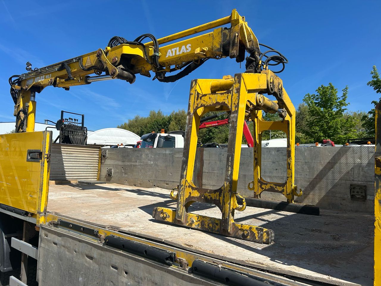 Ready to go DAF LF 250, Dropside, 250, 18 Tonne, Day Cab, Manual, Cab Sunvisor , Wing Mirror Protectors, Strobe Lights, Conspicuity tape, Beacon Bar, , Atlas, 92.2V - All | for sale at MV Commercial, the UKs leading Truck, Trailers and Van supplier. (BD16JNU 971252)