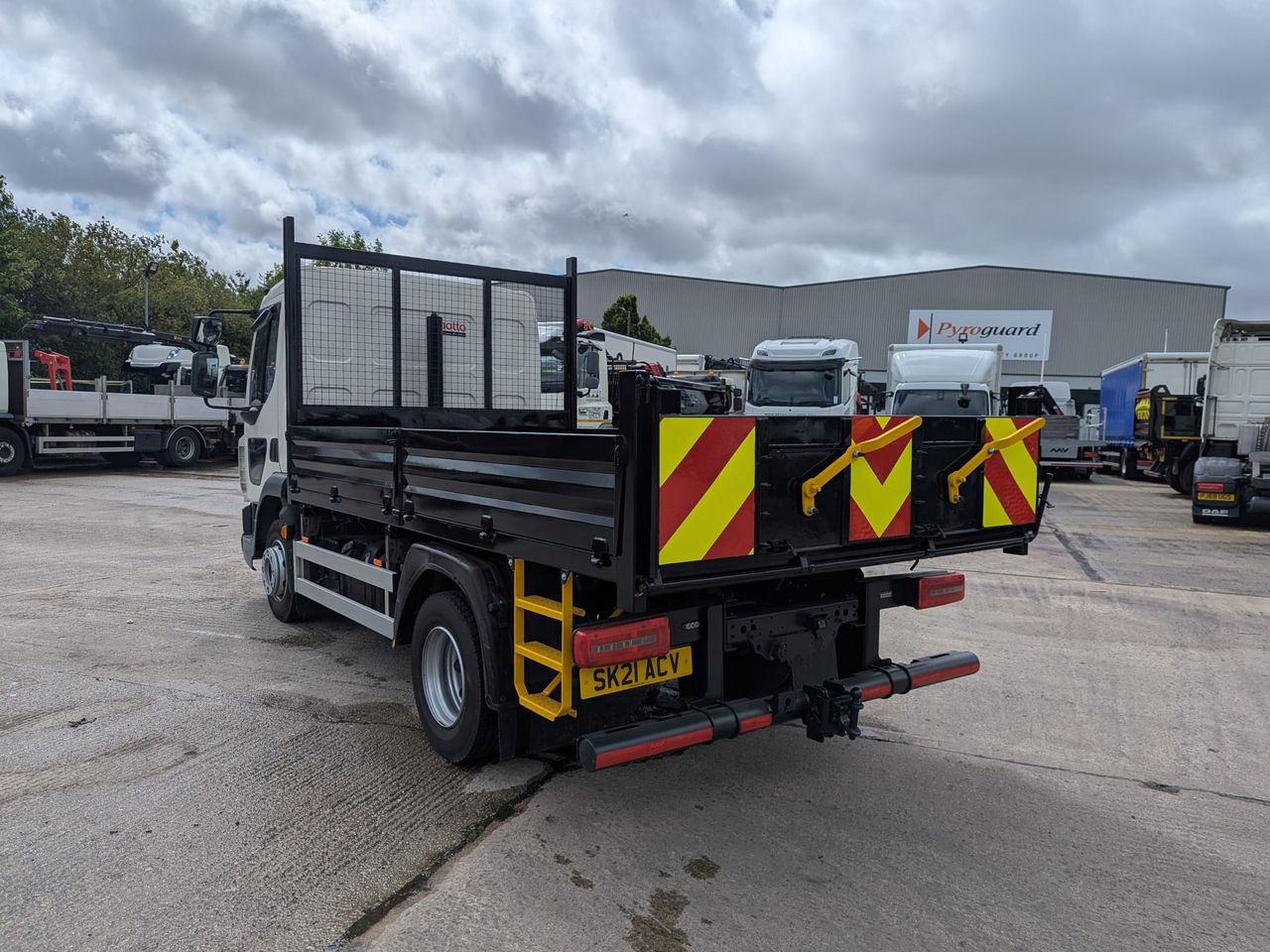 Ready to go DAF LF 220, Tipper, 210, 10 Tonne, Day Cab, Manual, Chute Rack and Three Chutes, Chapter 8 Markings, Binotto Ram, 3 Seats in Cab, Low Vision Window in Door, , -, - | for sale at MV Commercial, the UKs leading Truck, Trailers and Van supplier. (SK21ACV 973933)
