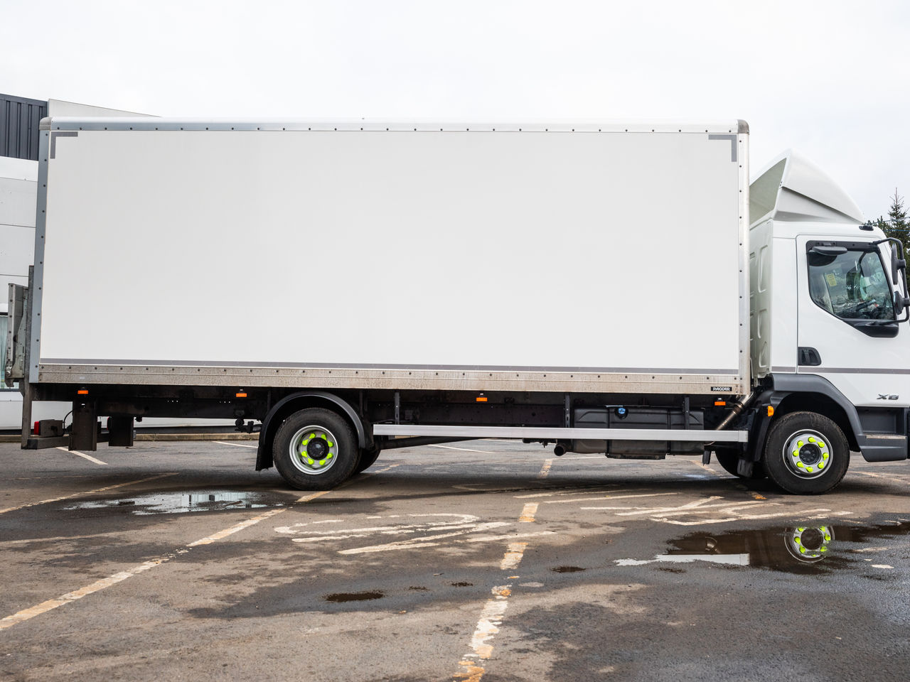 Ready to go DAF XB190, Box, 190, 7.5 Tonne, Day Cab, Automatic, 30l - AdBlue , Air Kit, ASR (Anti-Slip Control), Bi-reflector halogen head lights with impact-resistant Lexan lens. Head light levelling device., Camera at the rear of the vehicle for rear view. Camera images will be shown on the additional display in the dashboard wing belonging to the OAF Infotainment System: Luxury, Luxury Plus or Exclusive., , -, - | for sale at MV Commercial, the UKs leading Truck, Trailers and Van supplier. (SN74XXG 974881)