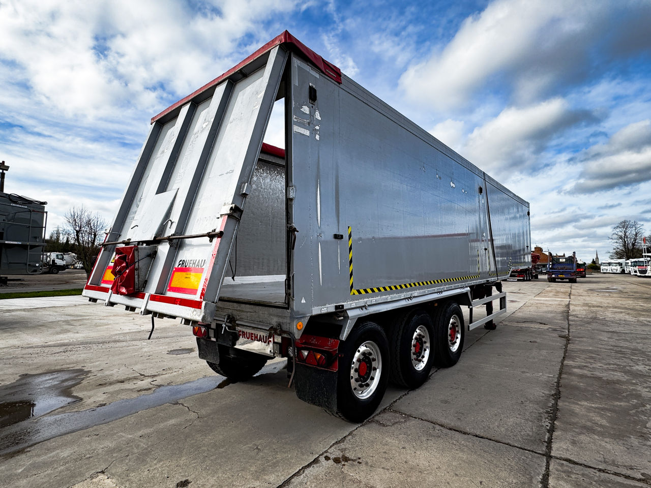 2012 Fruehauf 74cu TASCC Stepframe with manual sheet, manual gate and a weigher Trailers for sale at MV Commercial