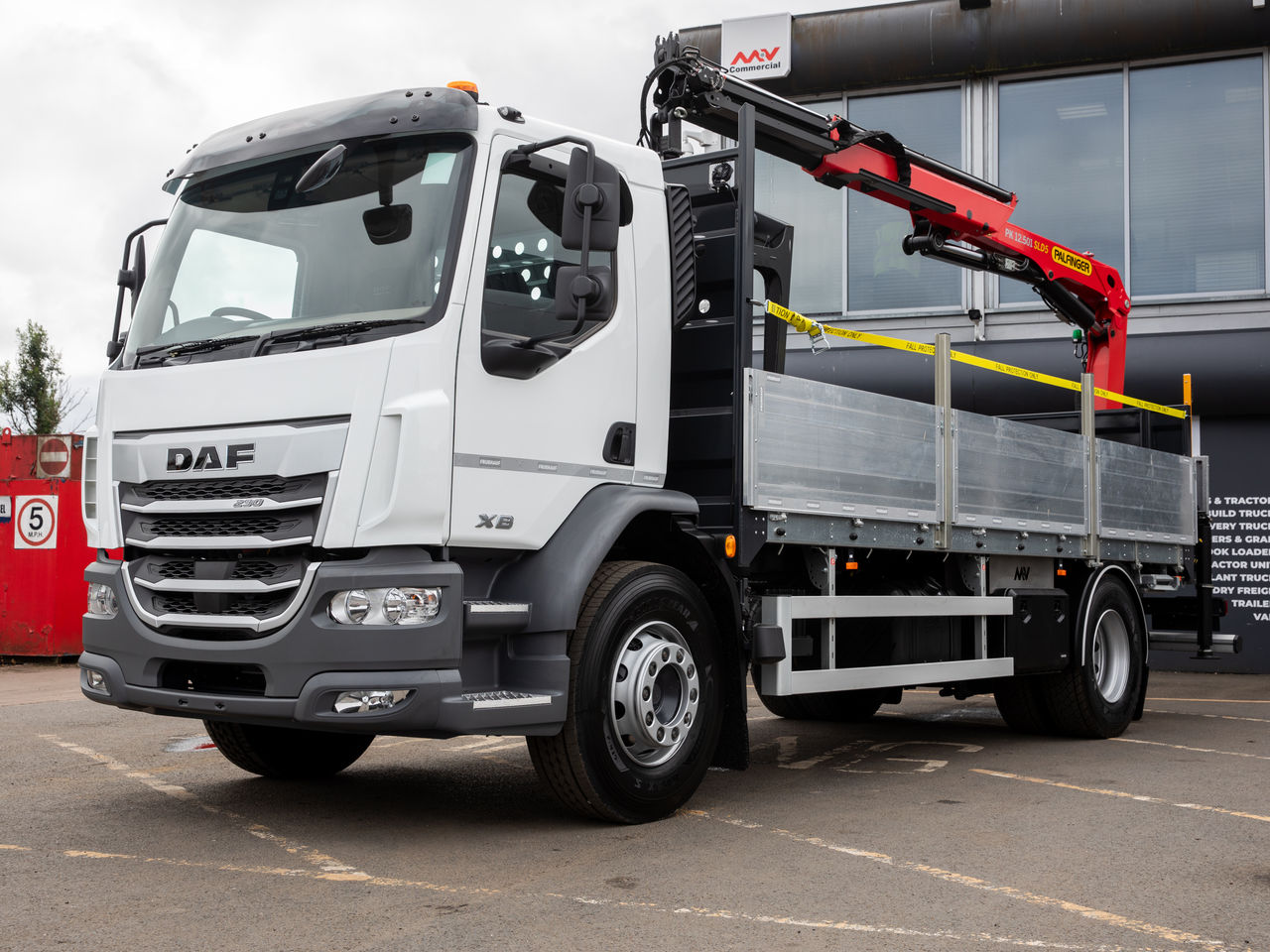Ready to go DAF XB290, Brick Grabs, 290, 18 Tonne, Day Cab, Automatic, 30l - AdBlue , 3 Seats in Cab, Adaptive Cruise Control, Air Conditioning, Beacons, , Palfinger, PK12.501 | for sale at MV Commercial, the UKs leading Truck, Trailers and Van supplier. (L547152 975522)