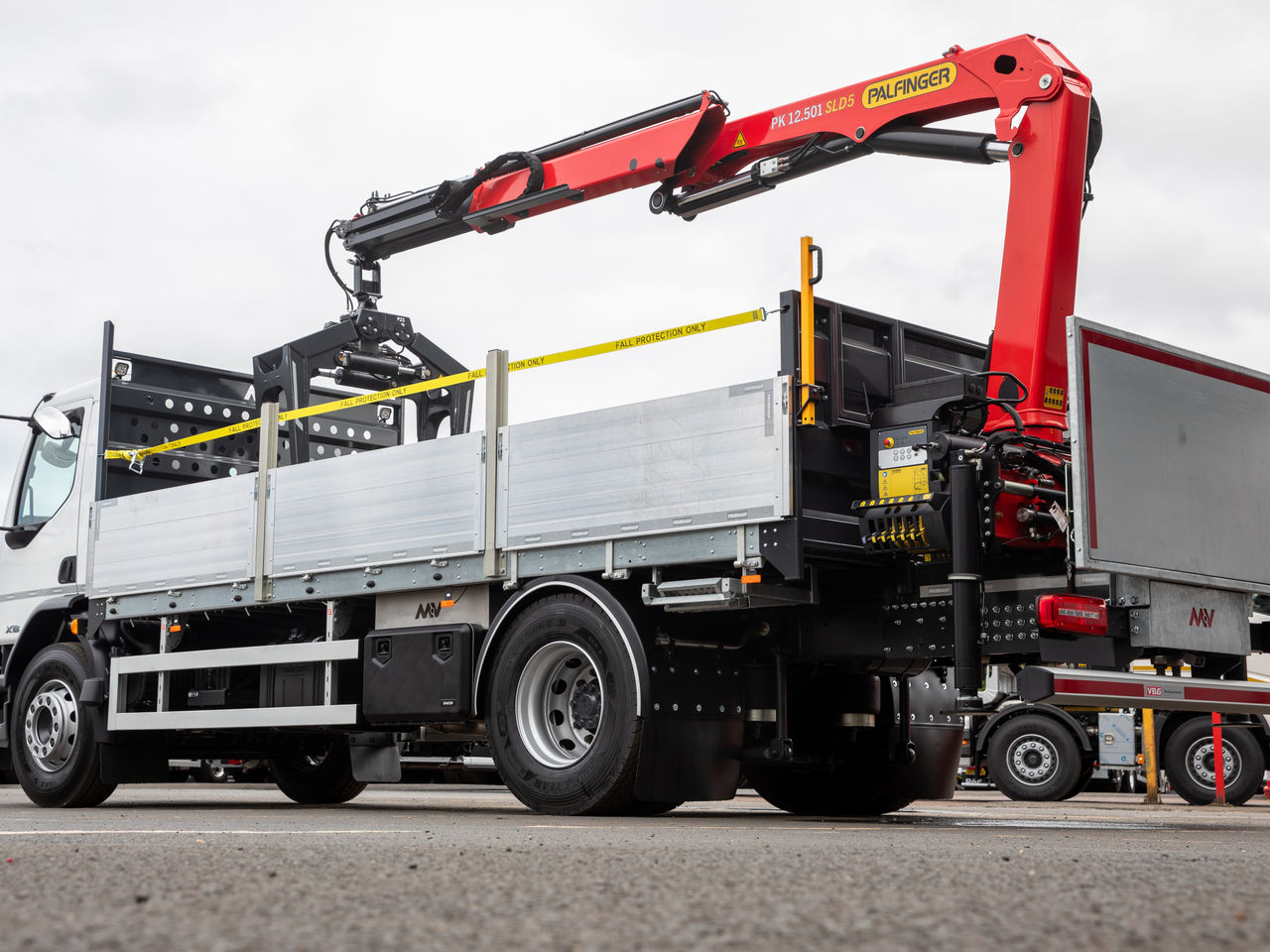 Ready to go DAF XB290, Brick Grabs, 290, 18 Tonne, Day Cab, Automatic, 30l - AdBlue , 3 Seats in Cab, Adaptive Cruise Control, Air Conditioning, Beacons, , Palfinger, PK12.501 | for sale at MV Commercial, the UKs leading Truck, Trailers and Van supplier. (L547152 975523)