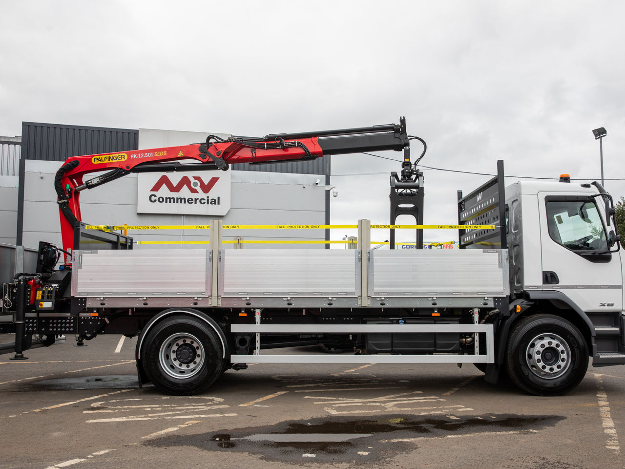 Ready to go DAF XB290, Brick Grabs, 290, 18 Tonne, Day Cab, Automatic, 30l - AdBlue , 3 Seats in Cab, Adaptive Cruise Control, Air Conditioning, Beacons, , Palfinger, PK12.501 | for sale at MV Commercial, the UKs leading Truck, Trailers and Van supplier. (L547152 975526)