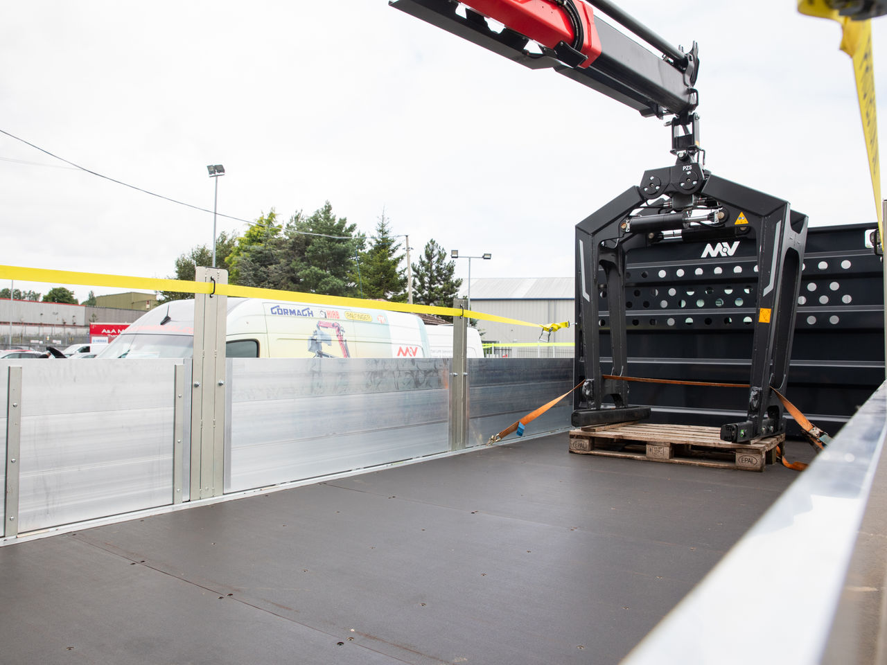 Ready to go DAF XB290, Brick Grabs, 290, 18 Tonne, Day Cab, Automatic, 30l - AdBlue , 3 Seats in Cab, Adaptive Cruise Control, Air Conditioning, Beacons, , Palfinger, PK12.501 | for sale at MV Commercial, the UKs leading Truck, Trailers and Van supplier. (L547152 975530)