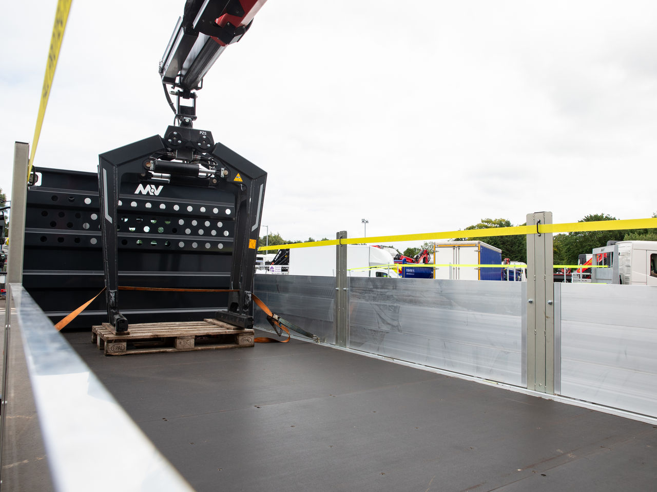 Ready to go DAF XB290, Brick Grabs, 290, 18 Tonne, Day Cab, Automatic, 30l - AdBlue , 3 Seats in Cab, Adaptive Cruise Control, Air Conditioning, Beacons, , Palfinger, PK12.501 | for sale at MV Commercial, the UKs leading Truck, Trailers and Van supplier. (L547152 975531)