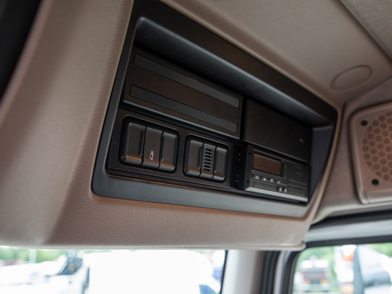 Ready to go DAF XB290, Brick Grabs, 290, 18 Tonne, Day Cab, Automatic, 30l - AdBlue , 3 Seats in Cab, Adaptive Cruise Control, Air Conditioning, Beacons, , Palfinger, PK12.501 | for sale at MV Commercial, the UKs leading Truck, Trailers and Van supplier. (L547152 975547)