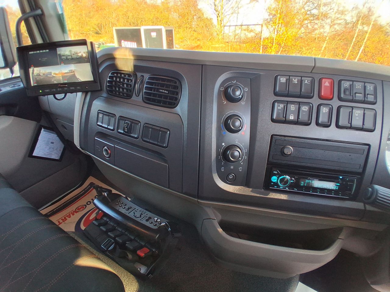 2024 DAF LF 290 Brick Grabs for sale at MV Commercial