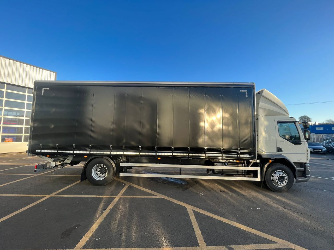 2023 DAF LF 290 Curtainsider for sale at MV Commercial