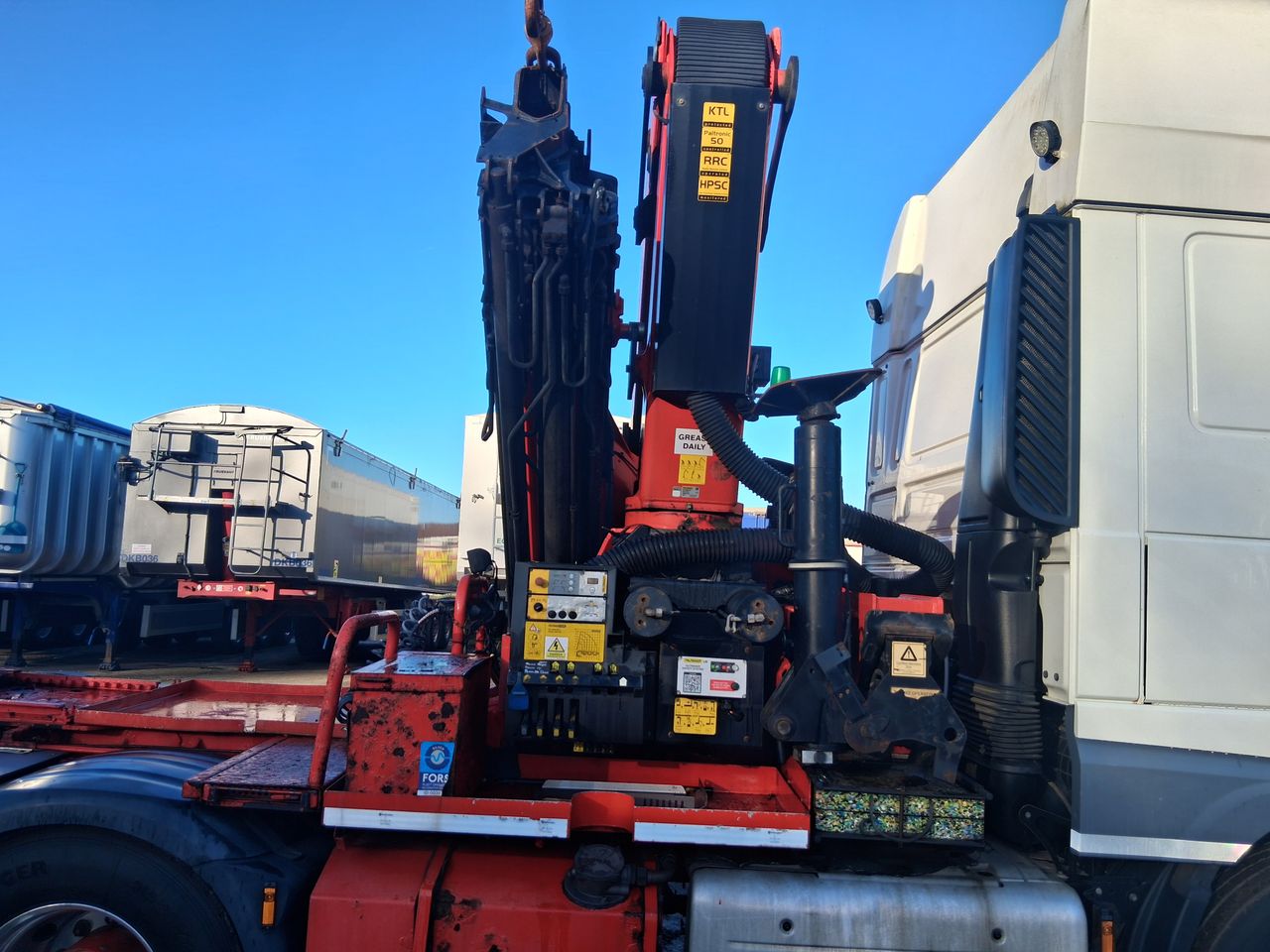 Ready to go DAF XF 510, Tractor Unit, 510, 44 Tonne, Super Space Cab, Manual, Reversing Camera, Double Bunk, Crane Pads and Carriers, Work Light , Kelsa Hi-Bar, , Palfinger, - | for sale at MV Commercial, the UKs leading Truck, Trailers and Van supplier. (S29NDC 980032)