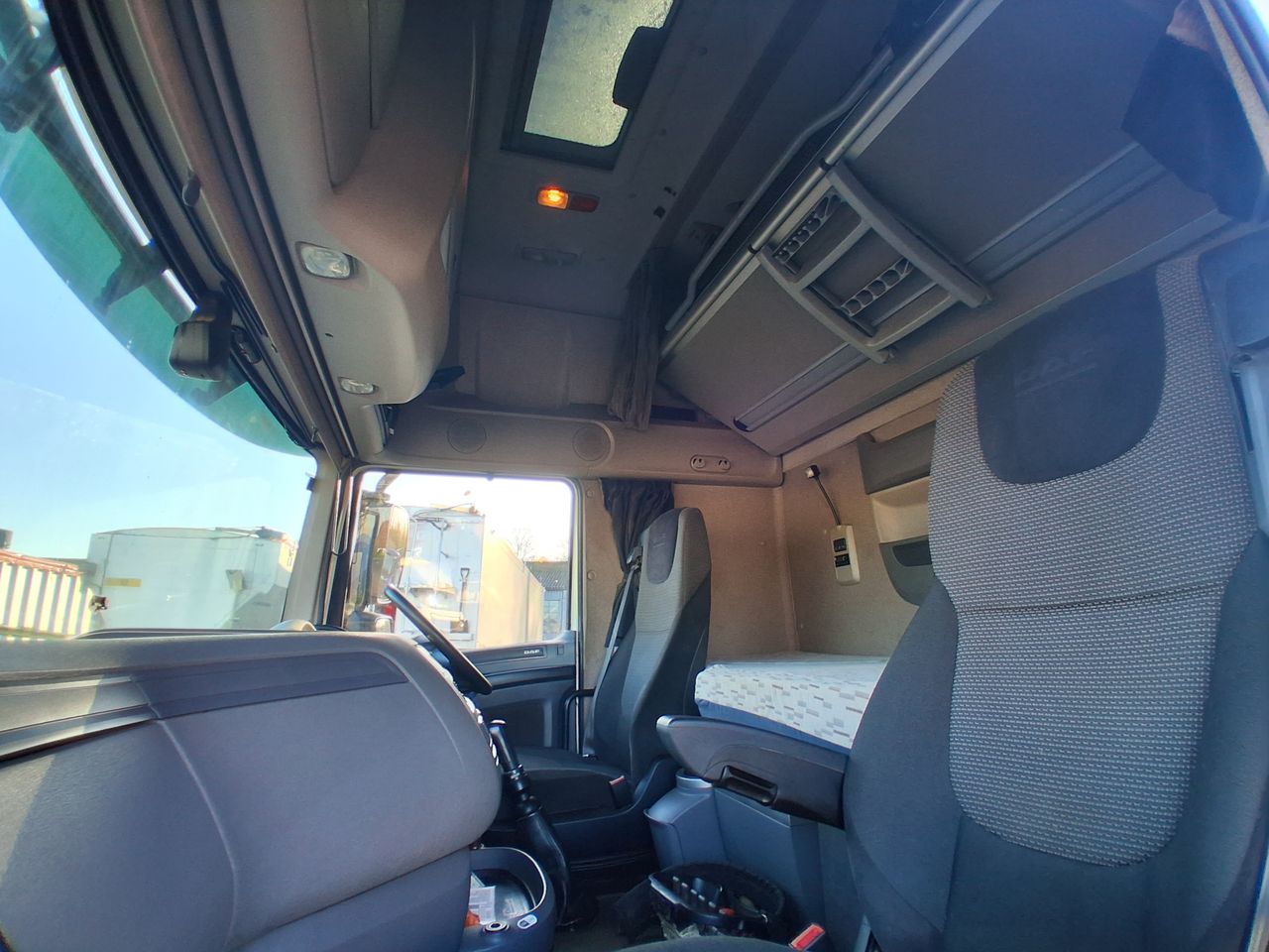 Ready to go DAF XF 510, Tractor Unit, 510, 44 Tonne, Super Space Cab, Manual, Reversing Camera, Double Bunk, Crane Pads and Carriers, Work Light , Kelsa Hi-Bar, , Palfinger, - | for sale at MV Commercial, the UKs leading Truck, Trailers and Van supplier. (S29NDC 980042)