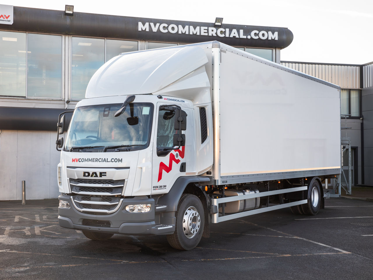 DAF XB290 Box for sale at MV Commercial