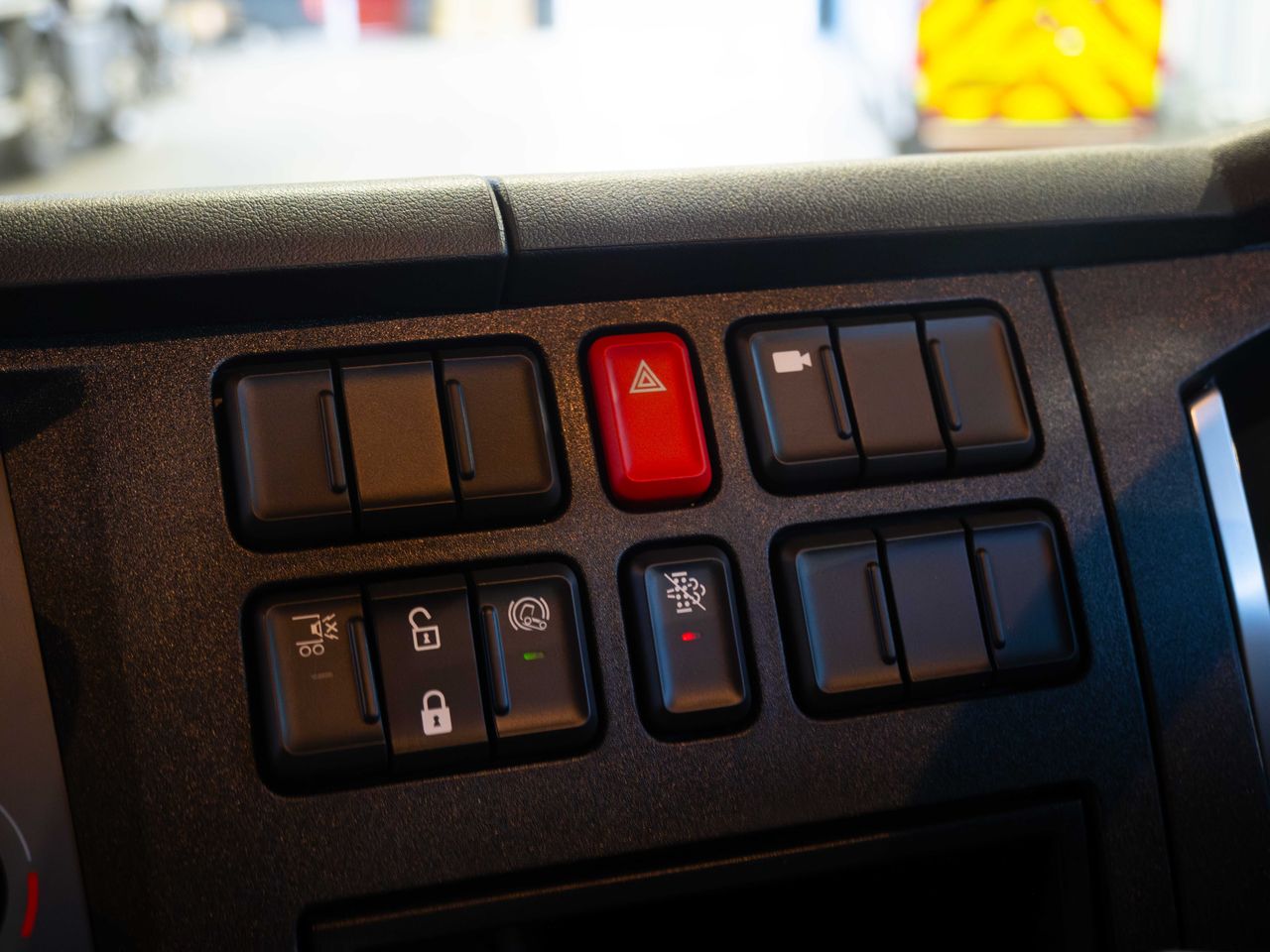  DAF XB290 Curtainsider for sale at MV Commercial