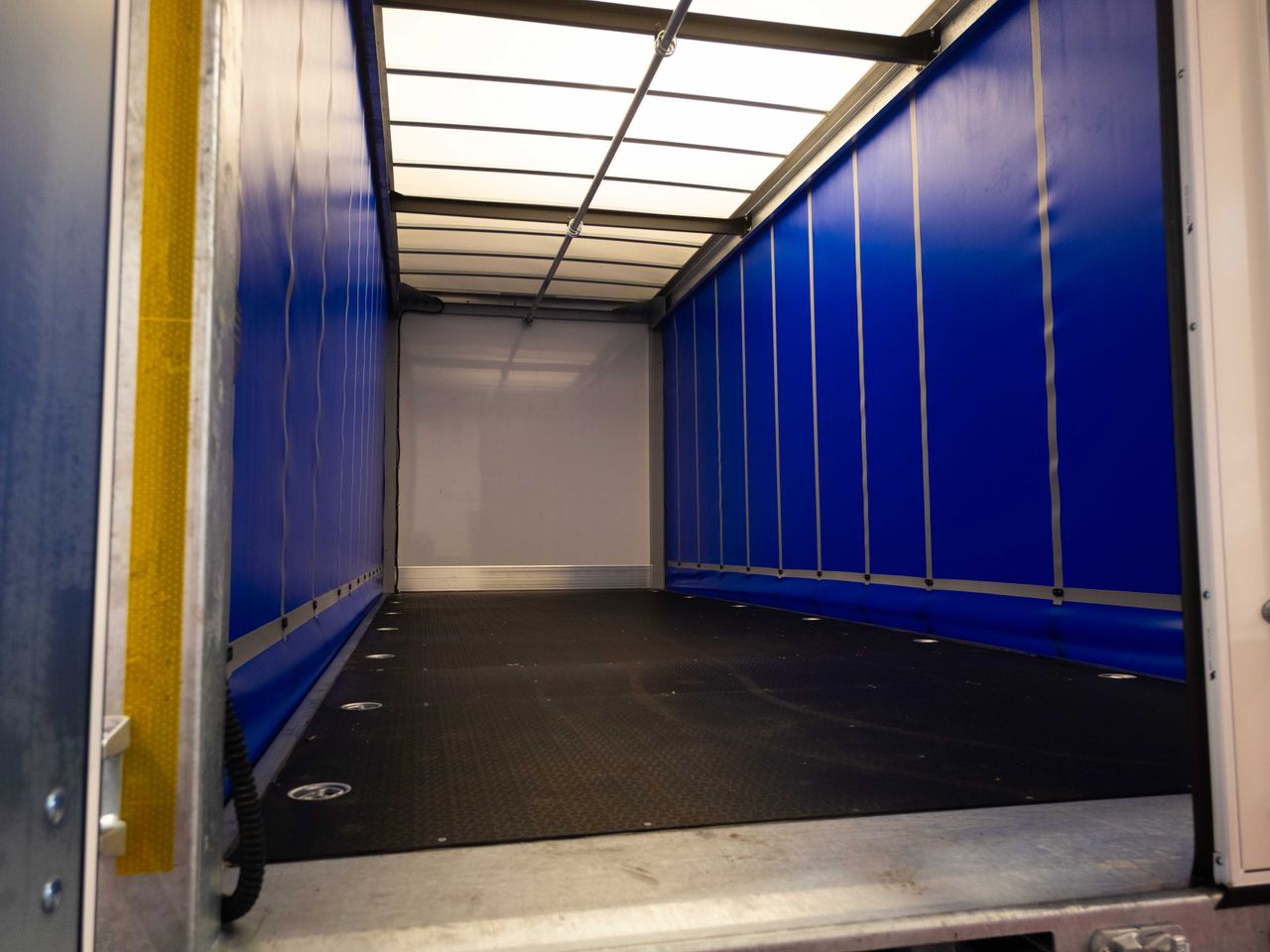  DAF XB290 Curtainsider for sale at MV Commercial