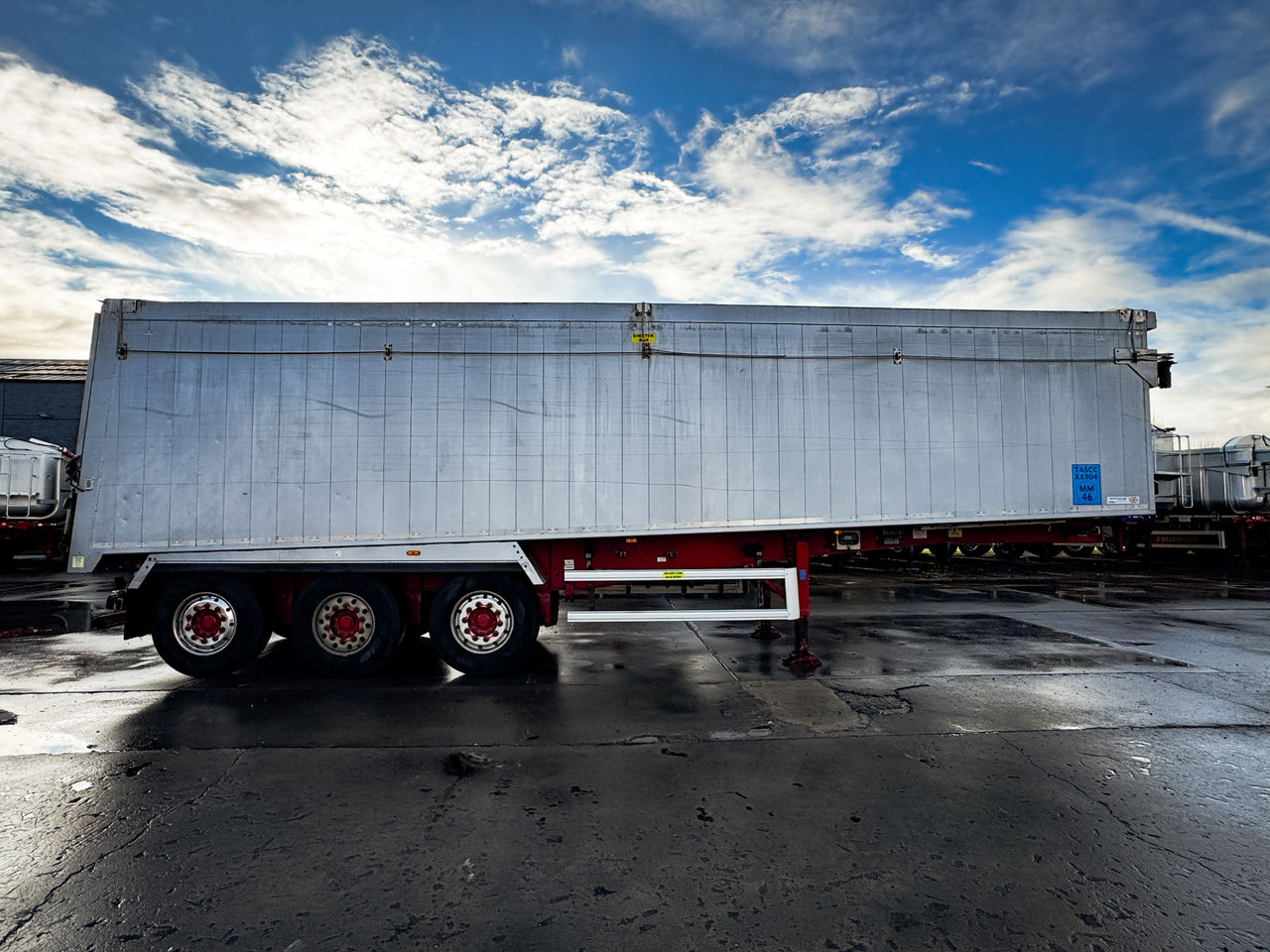 2019 Weightlifter Sloper with Hydroclear Sheet, Weigher & Air Tailgate Trailers for sale at MV Commercial